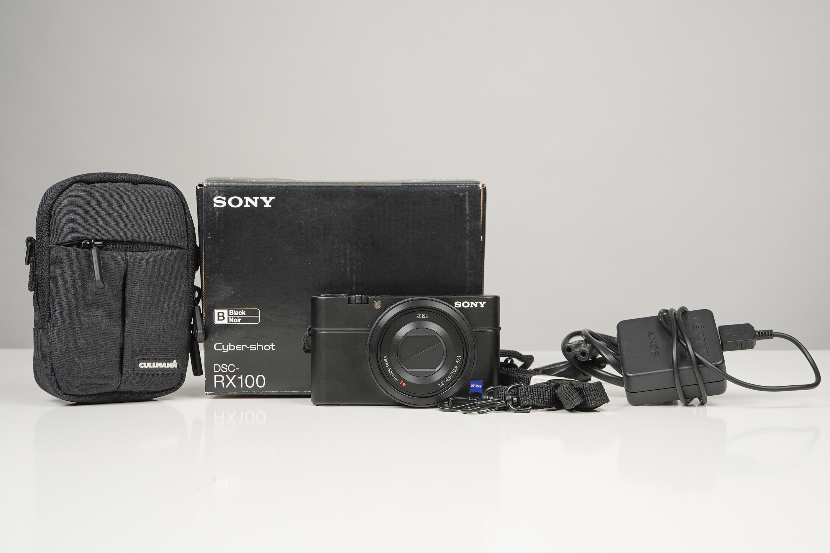 Gebraucht Sony RX-100(I) schwarz | neuwertig | mit Akku, Ladekabel, Tasche |