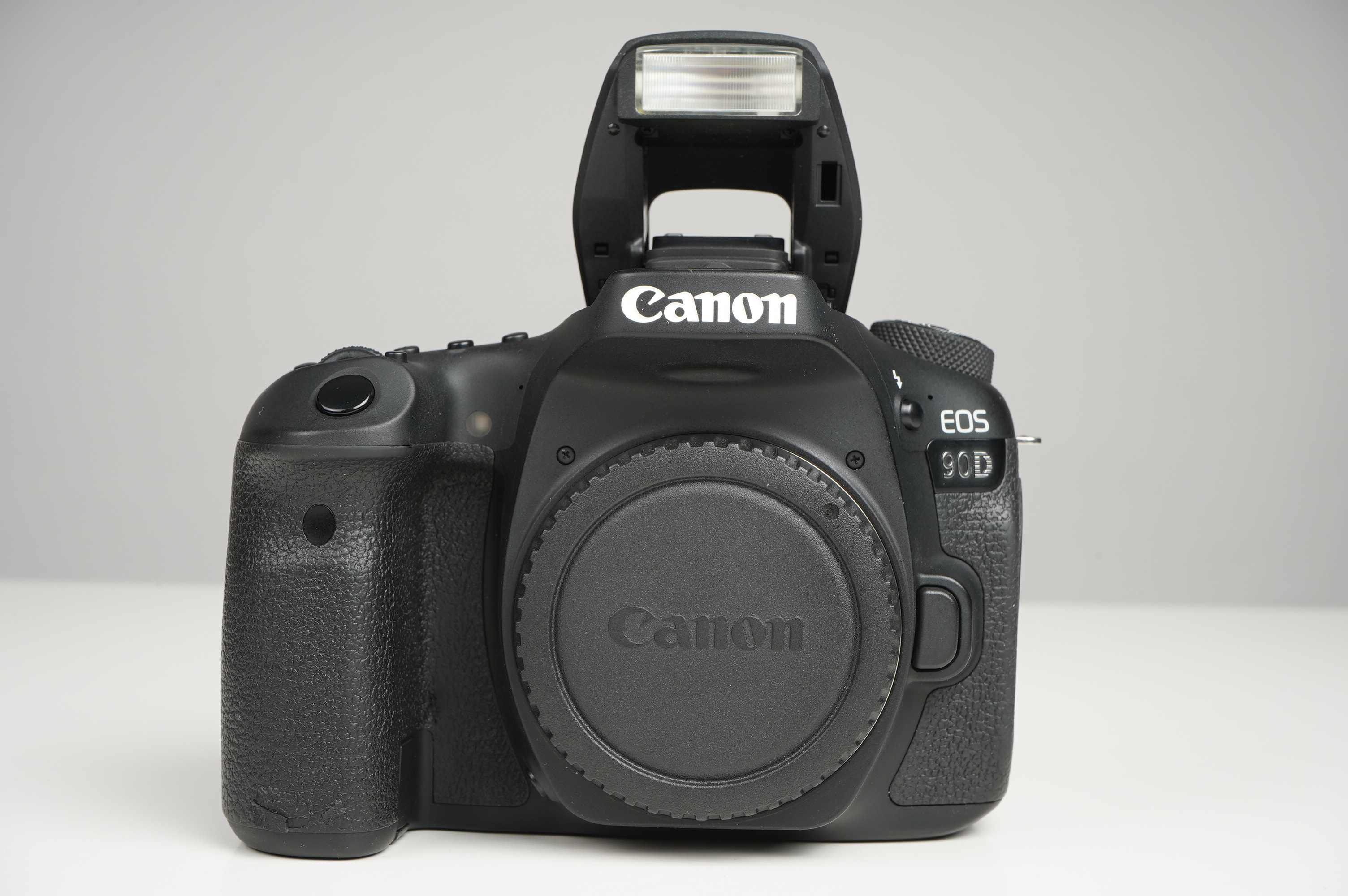 Gebraucht Canon EOS 90D Gehäuse | DSLR-Kamera für EF(-S)-Objektive | inkl 2 Akkus + Ladestation |
