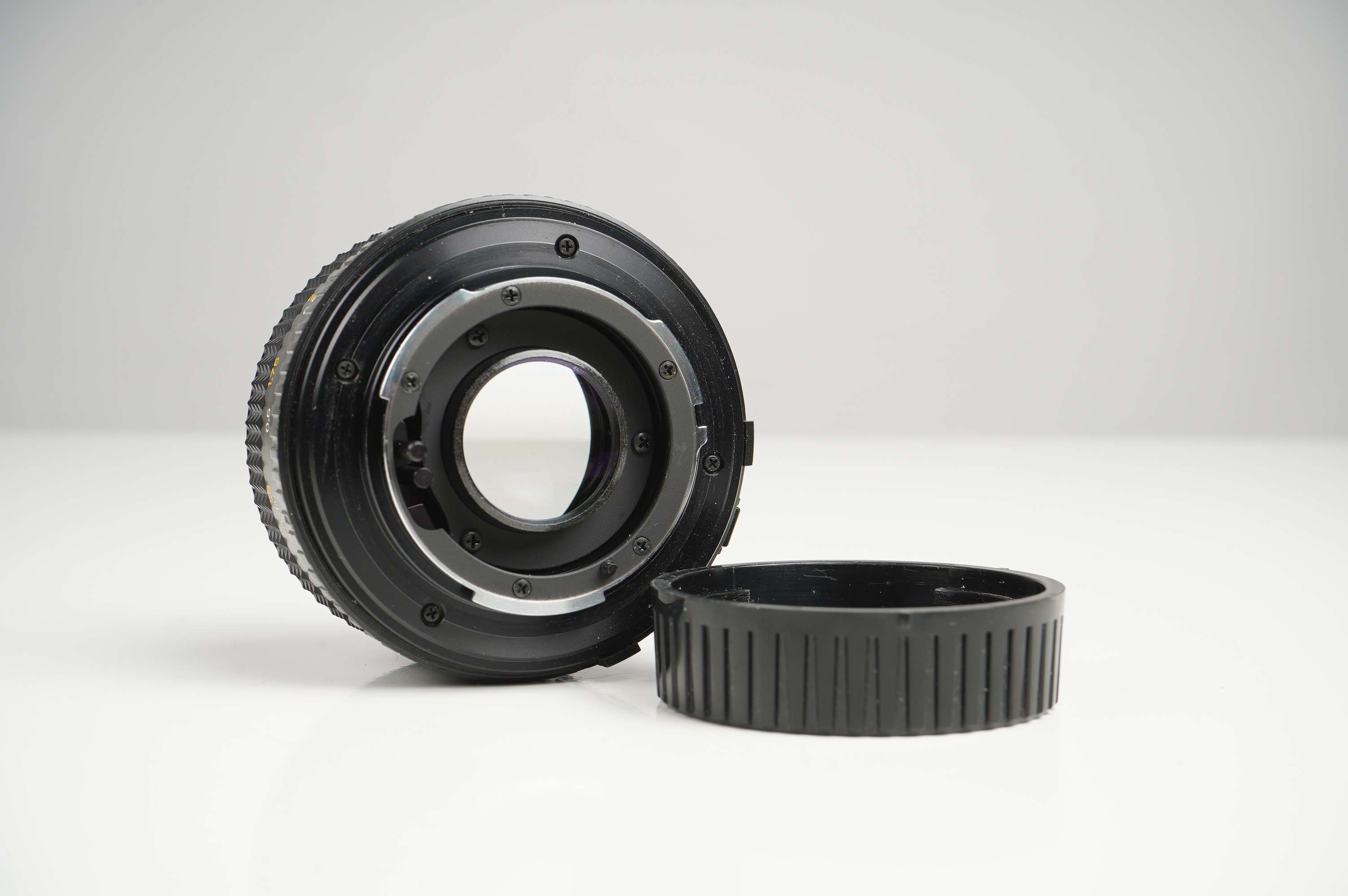 Gebraucht Minolta MD 50mm f2  | Gut erhalten - normale Gebrauchsspuren | inkl. Gegenlichtblende/Rückdeckel