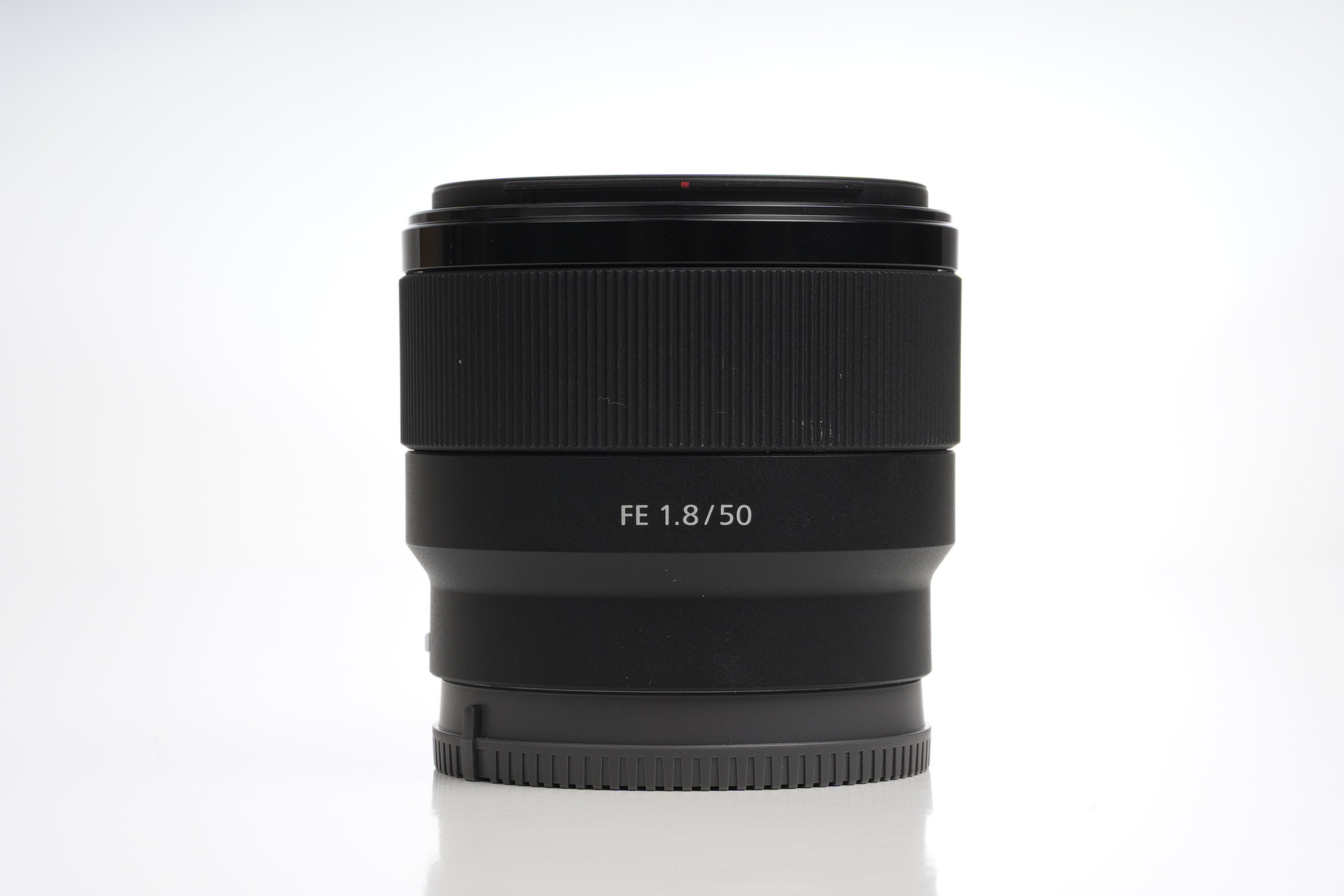 Gebraucht Sony FE 50mm/1,8 Ø49mm  | Gut erhalten - Normale Gebrauchsspuren | inkl. orig. Sonnenblende/Karton/Front - und Rückdeckel