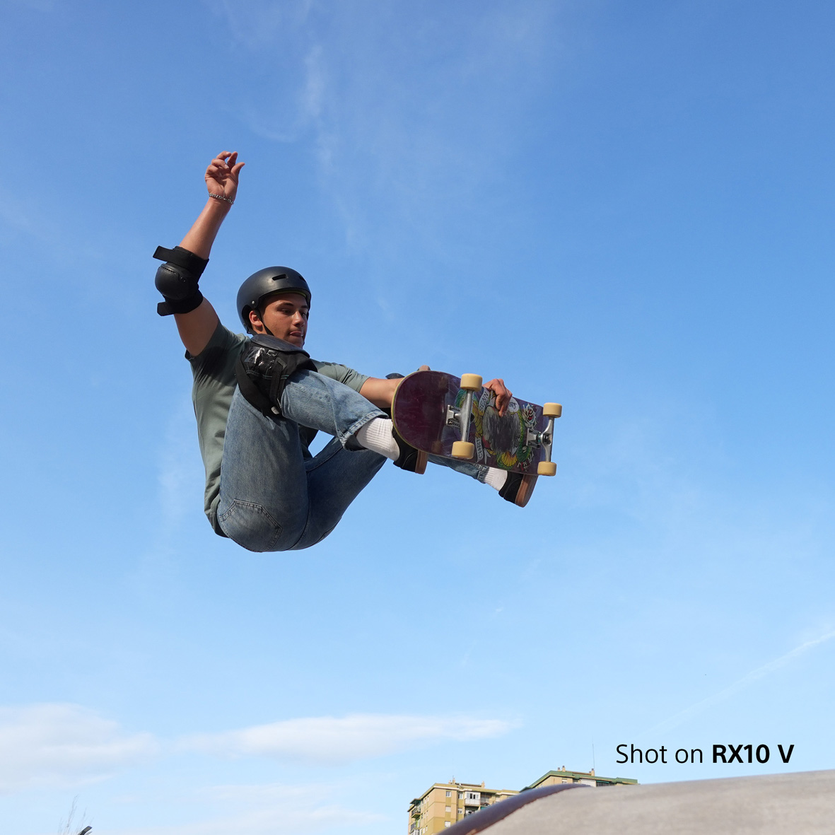 Sony DSC-RX10V | 24-600mm/F2,4-4,0 | DSCRX10M5B | 1" CMOS-Sensor mit 20,1 MP | 30 BpS Serienbild | 4K 120p