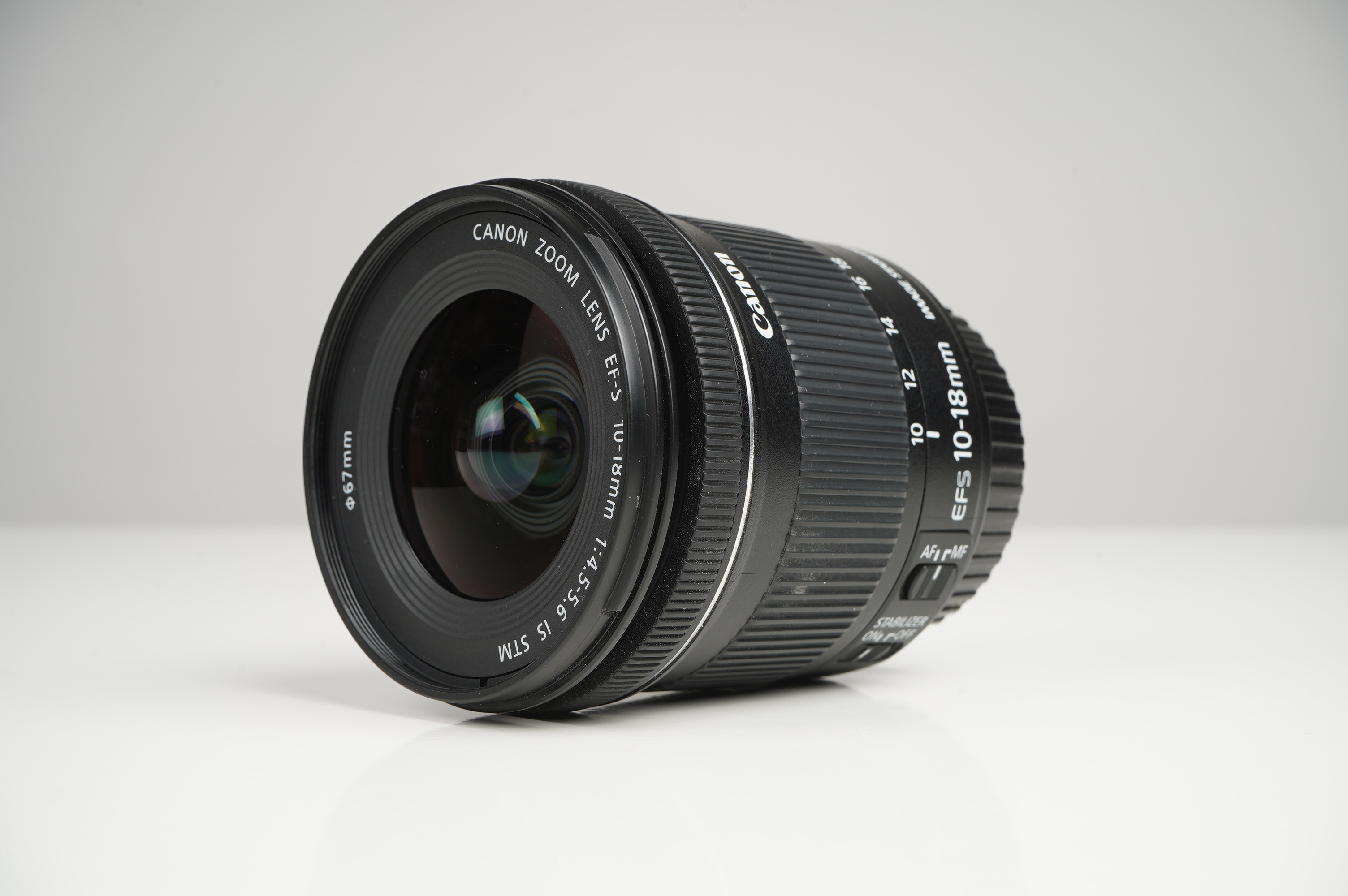 Gebraucht Canon EF-S 10-18mm/4,5-5,6 IS STM  | Ø67mm | Sehr gut erhalten - leichte Gebrauchsspuren | inkl. Gegenlichtblende/Front- und Rückdeckel |