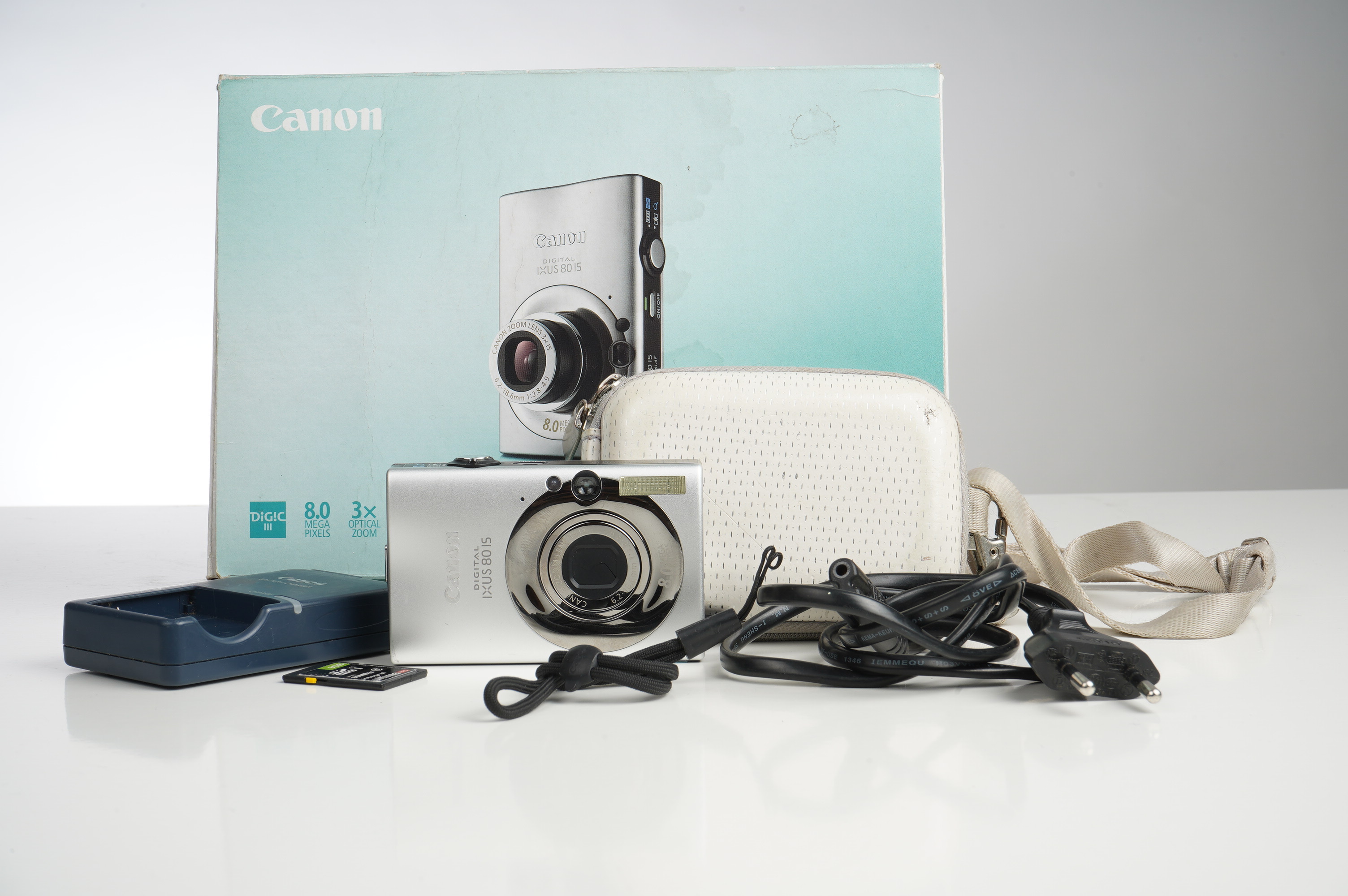 Gebraucht Canon IXUS 80 IS Kompaktkamera  | Gut erhalten - normale Gebrauchsspuren | inkl. Riemen/Tasche/Speicherkarte/Ladegerät