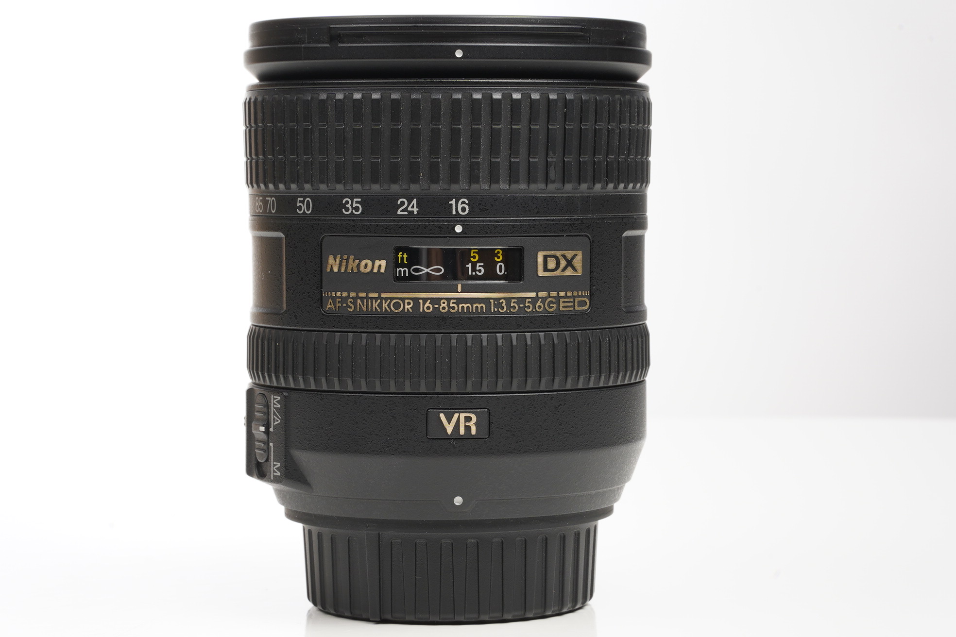 Gebraucht Nikon AF-S DX 16-85mm/3,5-5,6  | Gut erhalten - Normale Gebrauchsspuren | Ø67 | Inkl. orig. Gegenlichtblende/Objektivdeckel/Tasche