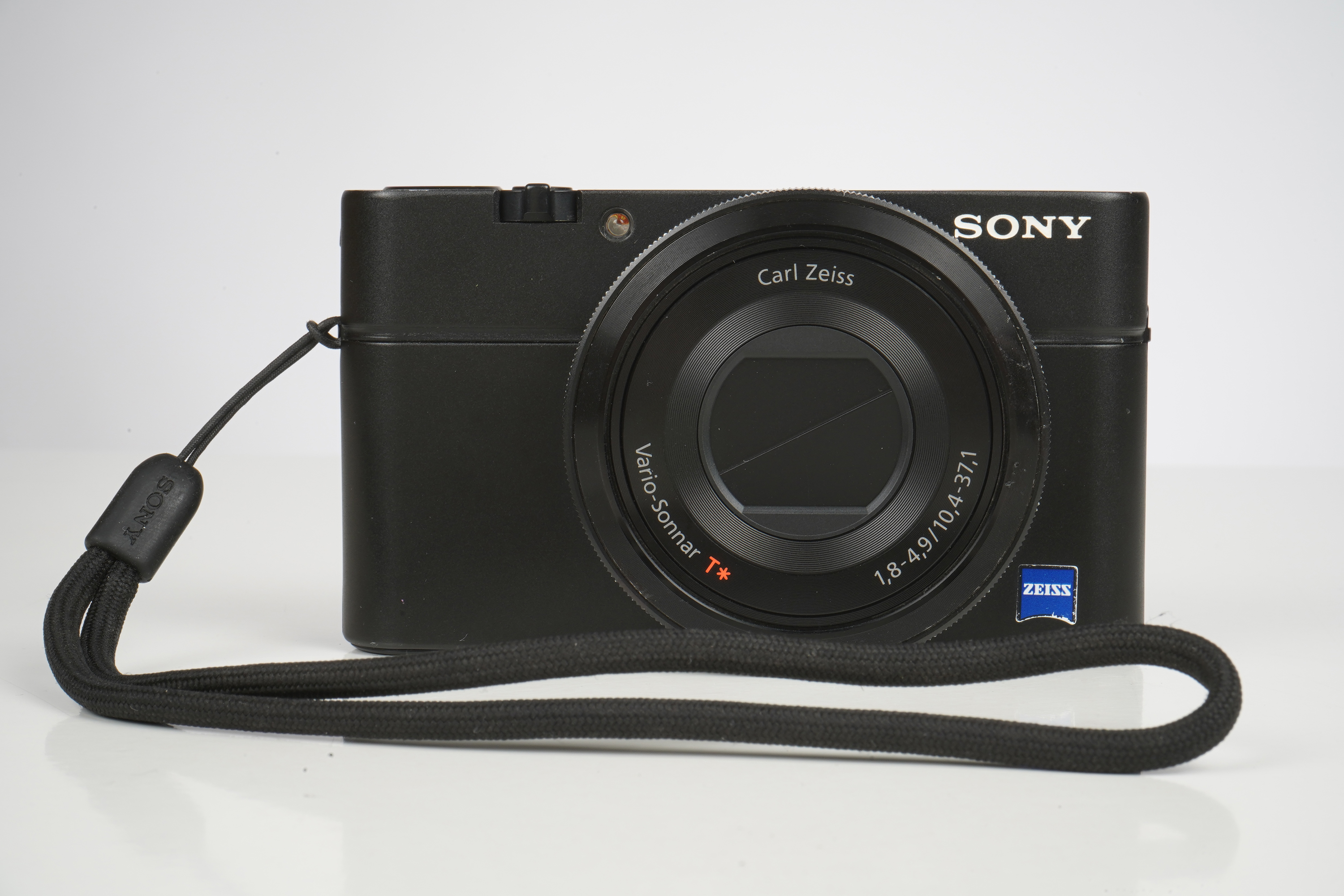 Gebraucht Sony DSC-RX100(I) | 20MP | 1" Sensor | 3,6x Zoom - 28-100mm/1,8-4,8 |