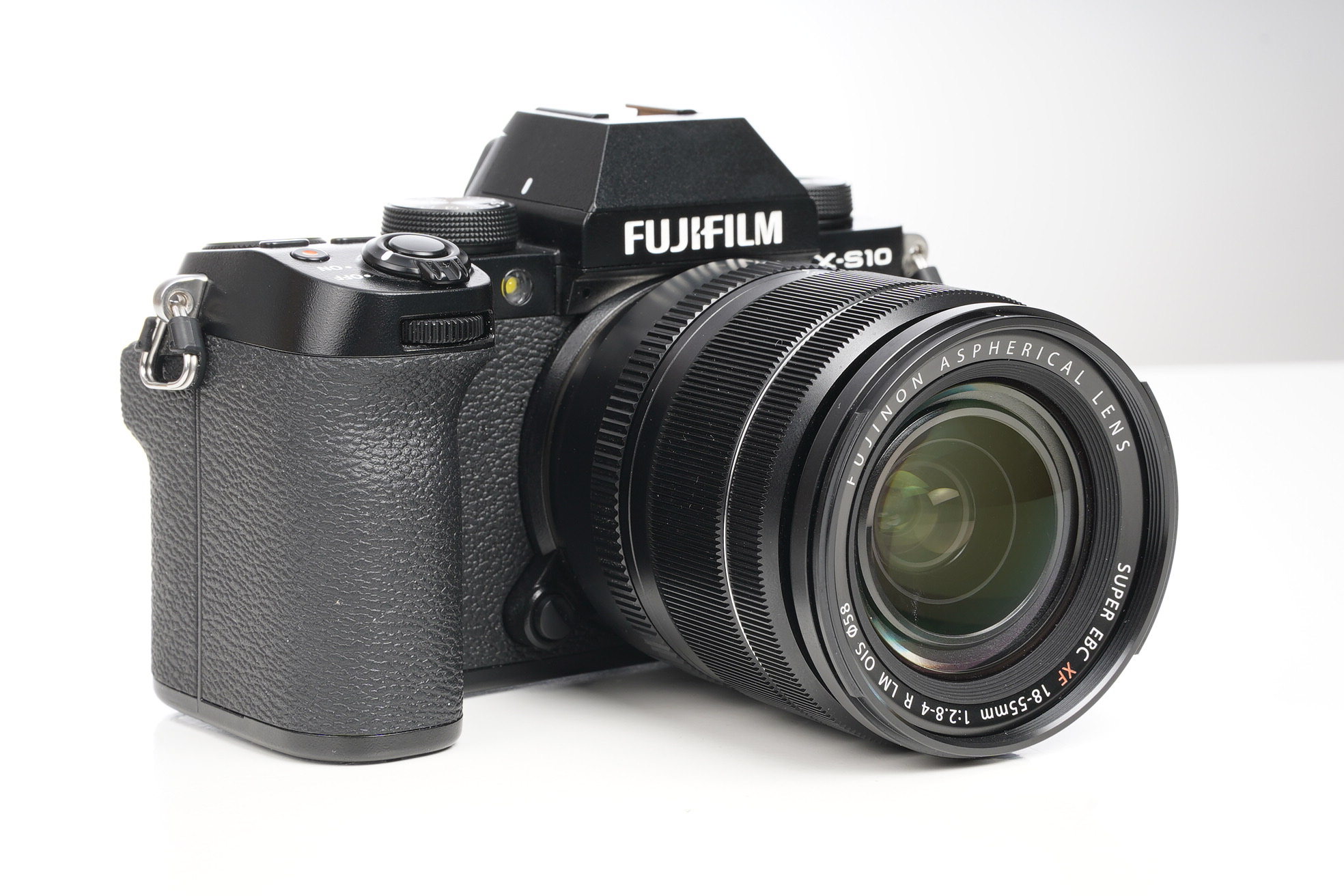 Gebraucht Fujifilm X-S10+XF 18-55mm/2,8-4 schwarz  | sher gut erhalten - kaum Gebrauchsspuren | inkl. orig. Karton