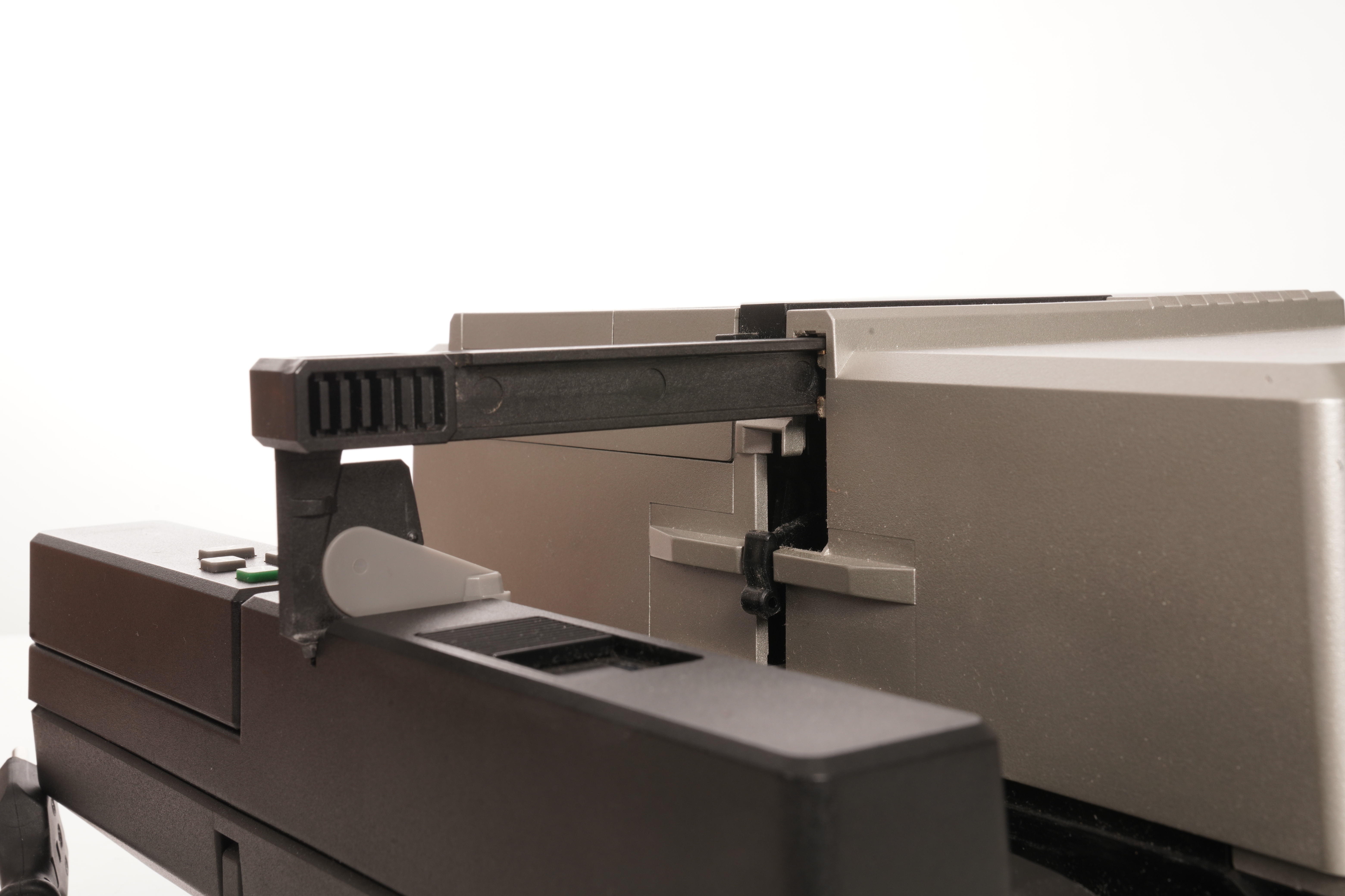 Gebraucht Leica P300 Diaprojektor mit Colorplan Voll Funktionstüchtig - Generalüberholt | Diaprojektor | 150Watt | schneller Diawechsel | für Norm- u. LKM-Magazine