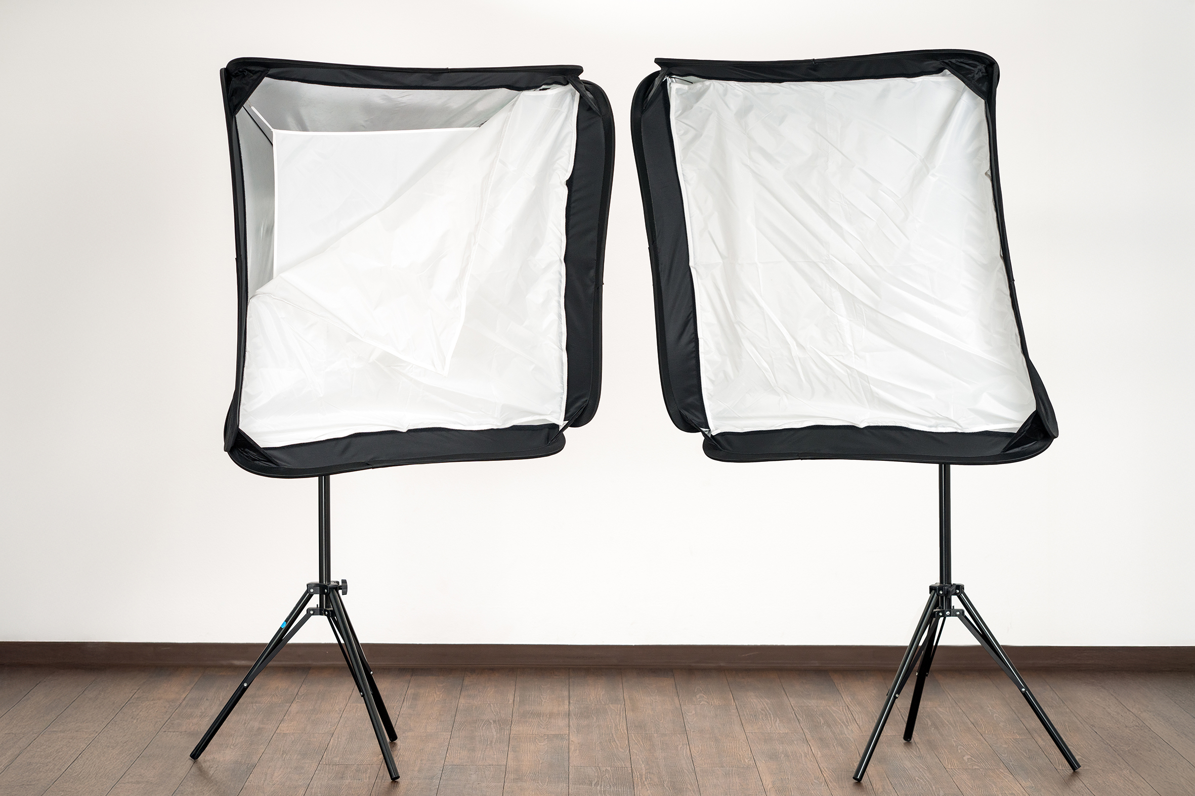 Gebraucht Studio-Zubehör-Set: 2x Lampenstativ, 2x Helios Magic Sofotbox 90x90 mit Hot-Shoe-Mount 0000740005715