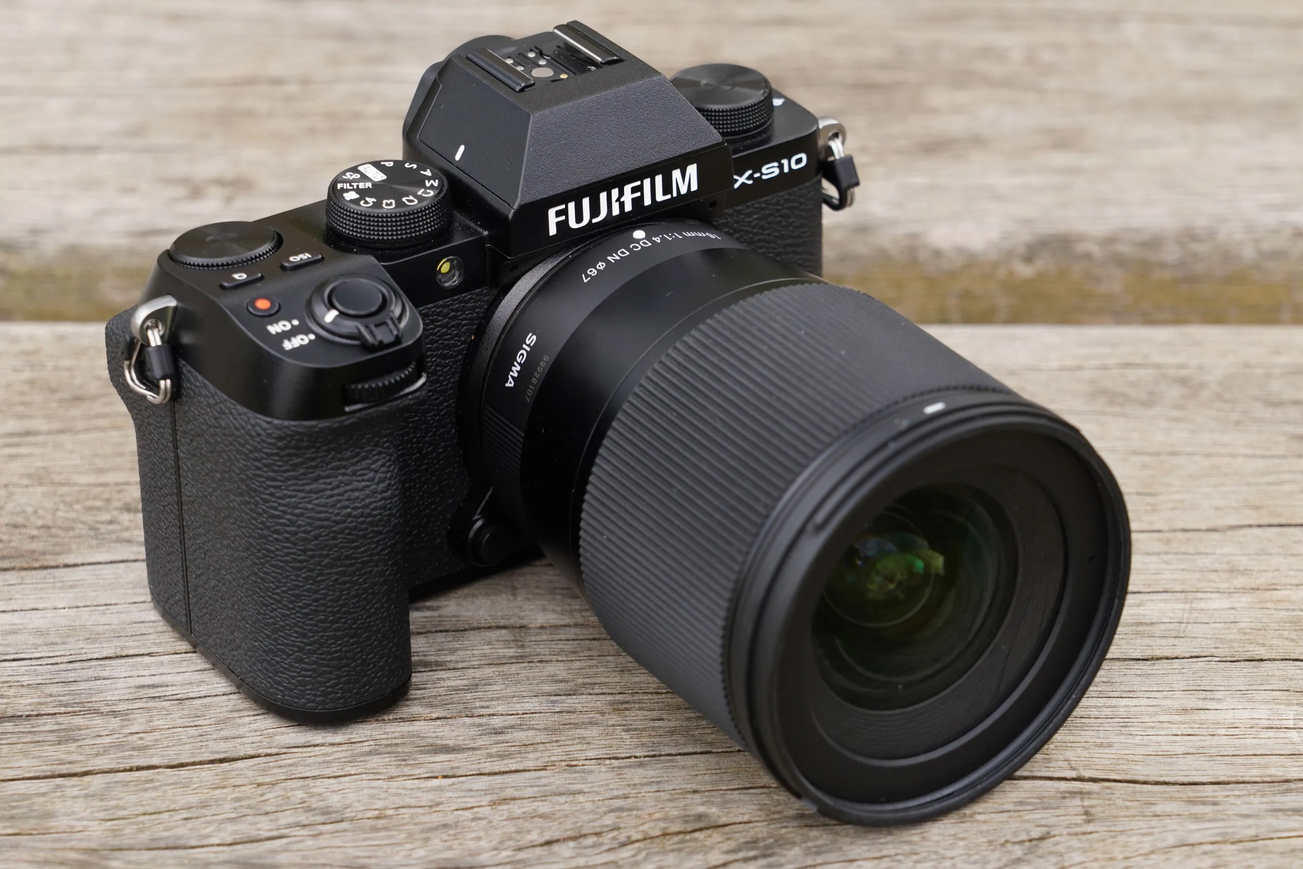 Sigma 16mm/1,4 DC DN (C) 017 Fujifilm-X-Mount | Ø67mm | 1+5 Jahren Österreichgarantie nach Registrierung | UVP € 439