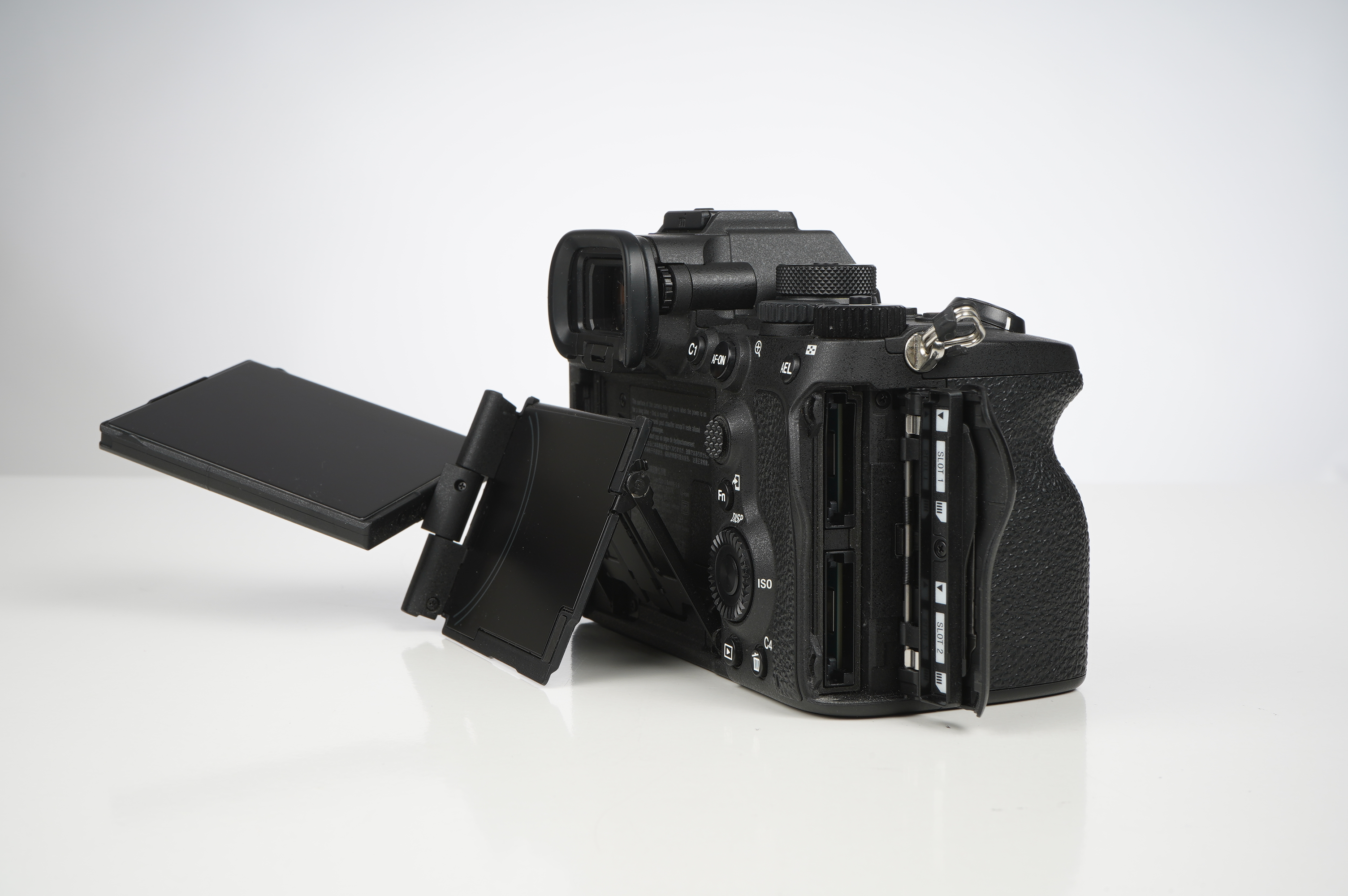 Gebraucht Sony Alpha 7r V Gehäuse  | Gut erhalten - normale Gebrauchsspuren | inkl. Zubehör/Ladegerät/Riemen/zweit Akku/Karton | Suttercount ~ 35.000 |