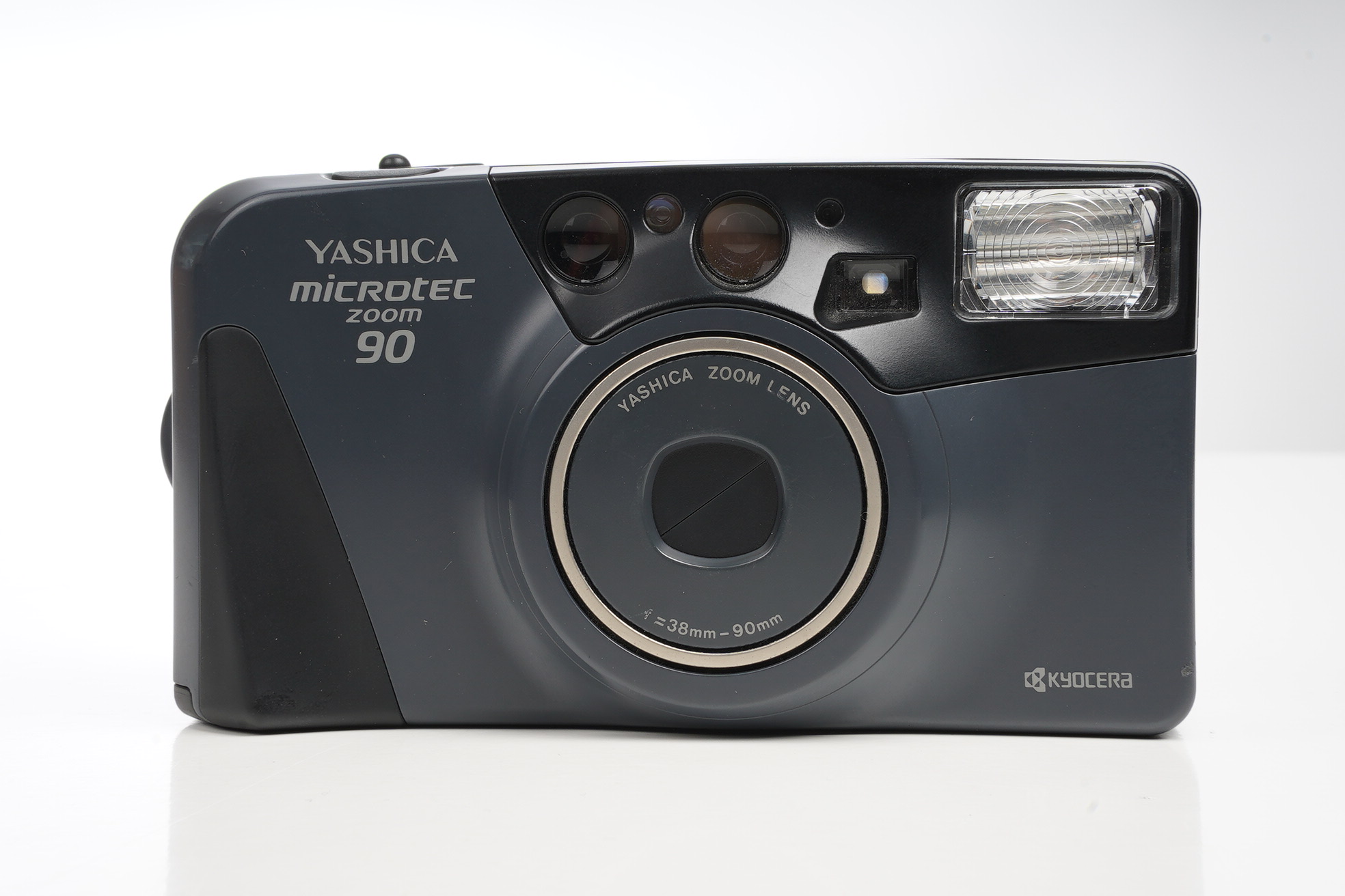 Gebraucht Yashic Microtec Zoom 90 | analoge Kamera für 35mm Film mit 38-90mm Zoom | inkl. Batterie und Tasche, Riemen | Voll Funktionstüchtig