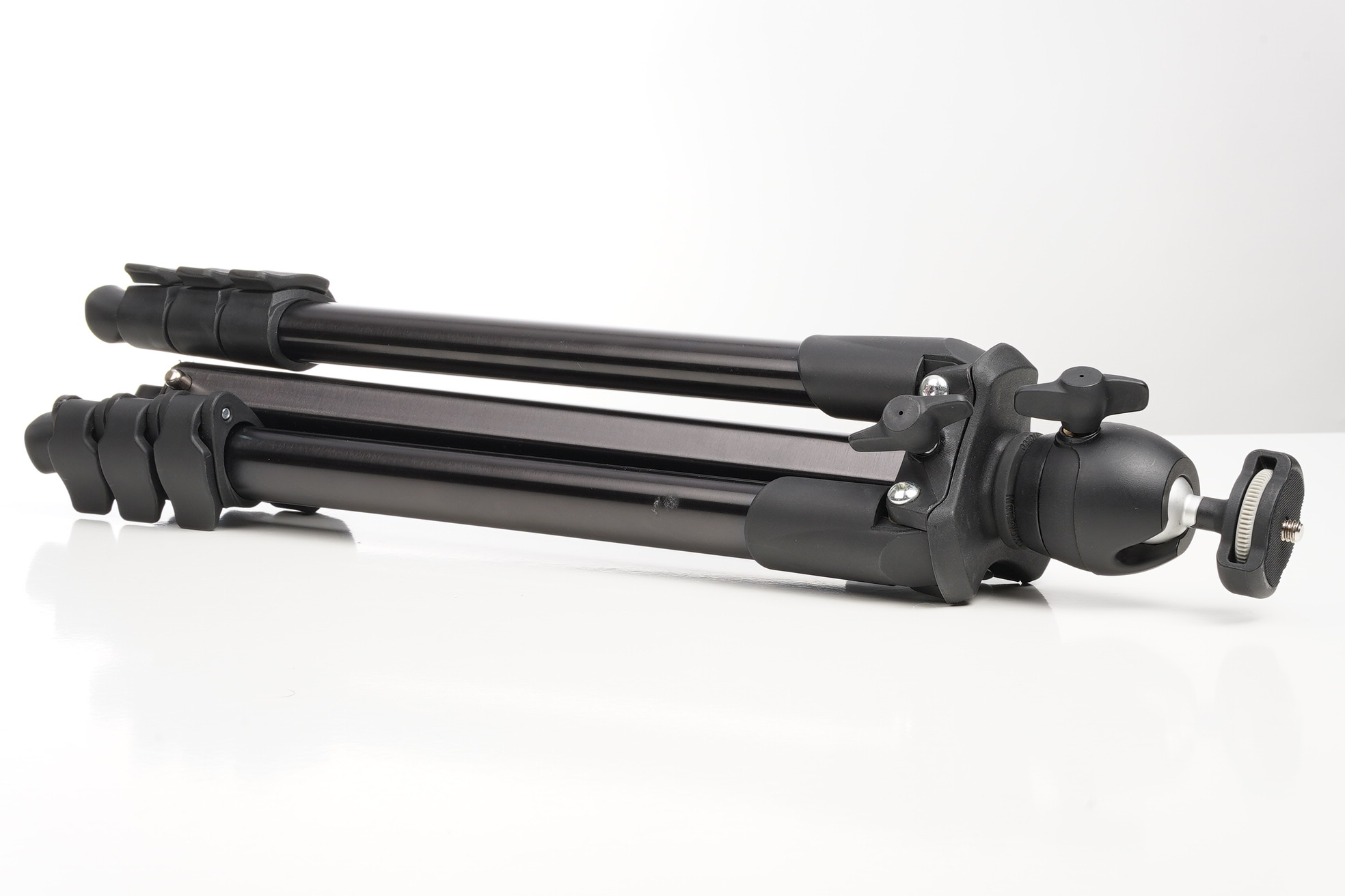 Gebraucht Manfrotto Compact Light Stativ  | max. 1,5 Kg belastbar | max. 131cm | min. 39,8cm | wie Neu | MKCOMPACTLT-BK