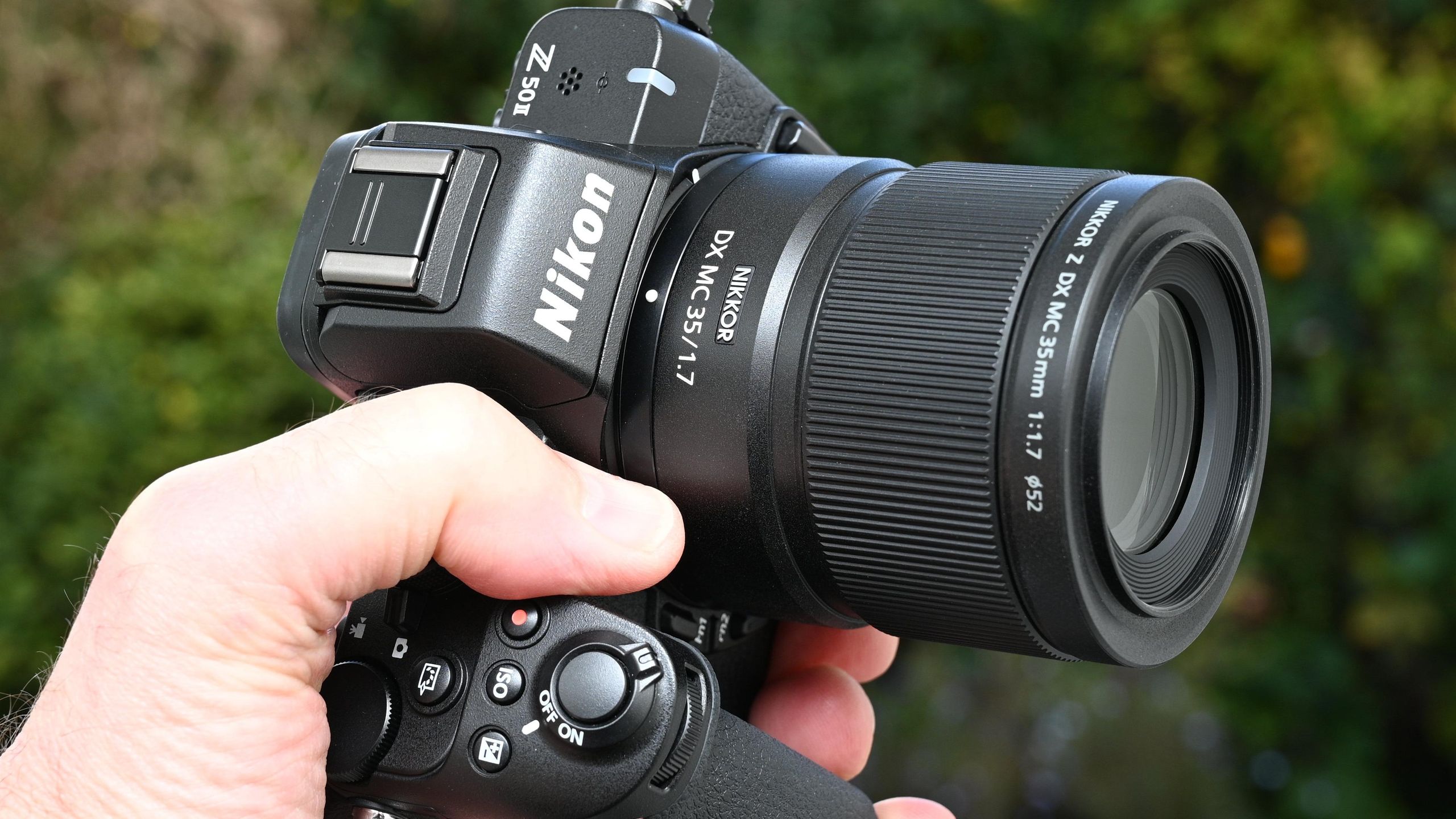 Nikon Z 35mm/1,7 Macro DX 025 | Ø52mm | 5 Jahre Garantie nach Registrierung | KSA