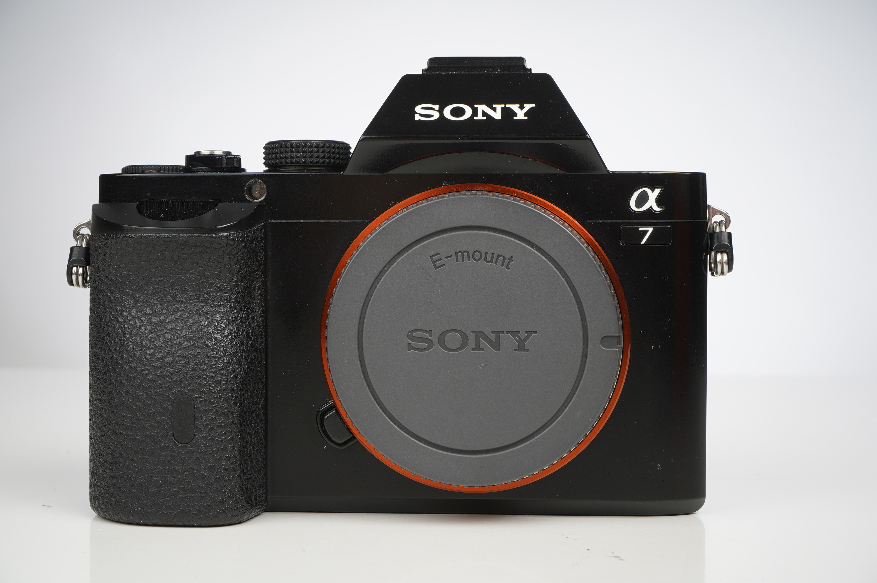 Gebraucht Sony Alpha 7  Gehäuse  | Gut erhalten - normale Gebrauchsspuren | inkl. Netzteil/Ladegerät/Riemen/Karton |