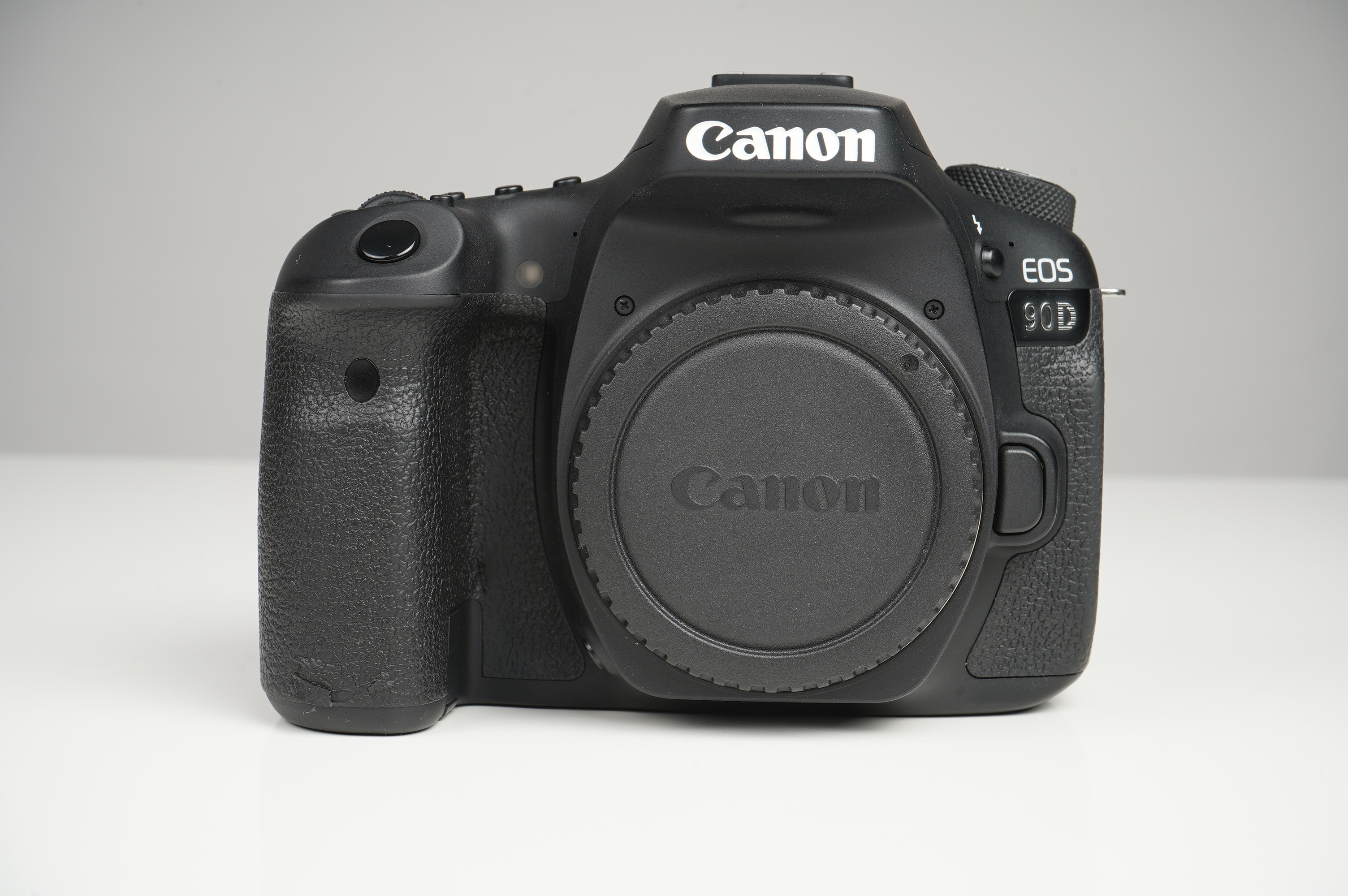 Gebraucht Canon EOS 90D Gehäuse | DSLR-Kamera für EF(-S)-Objektive | inkl 2 Akkus + Ladestation |