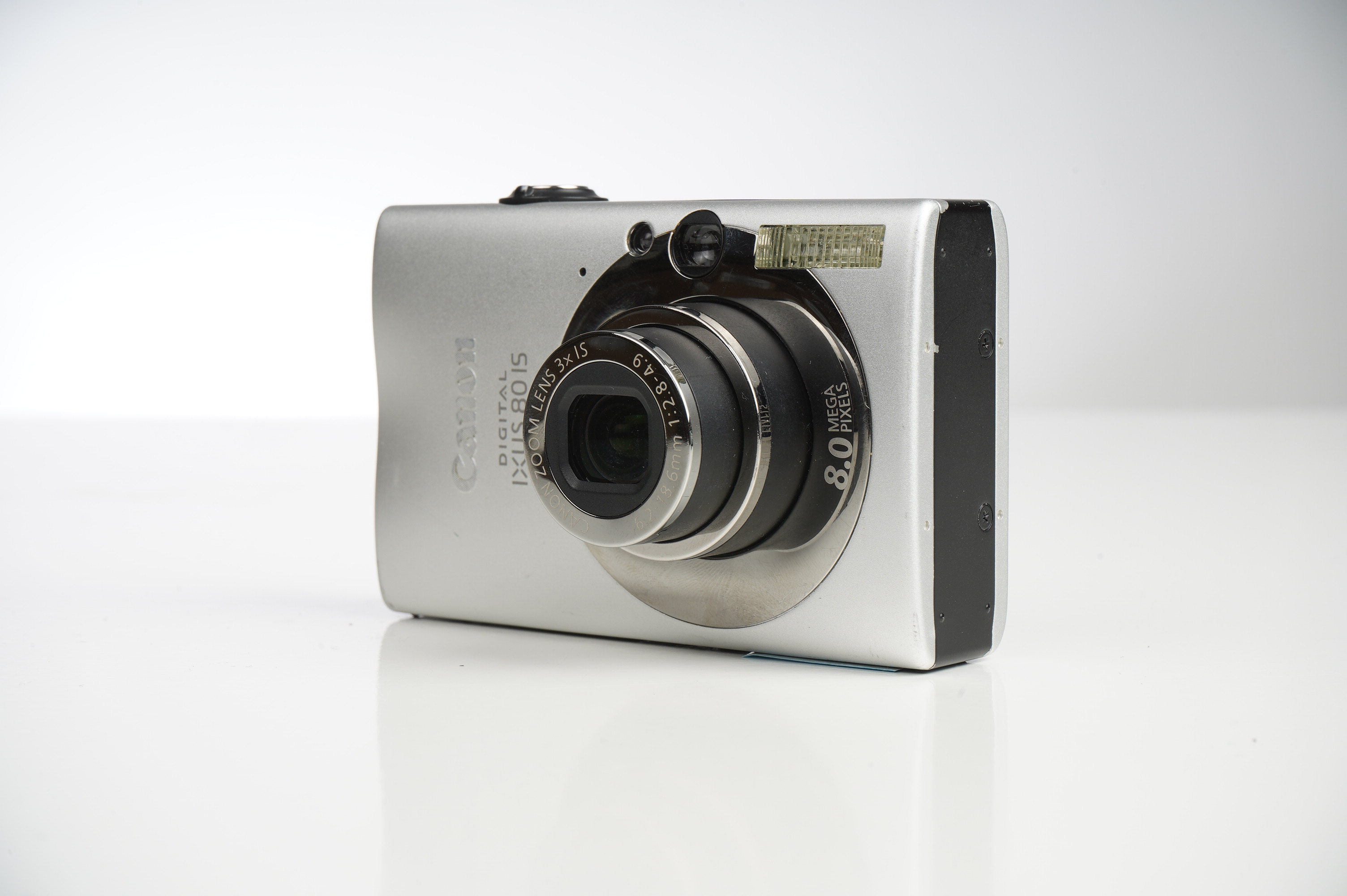 Gebraucht Canon IXUS 80 IS Kompaktkamera  | Gut erhalten - normale Gebrauchsspuren | inkl. Riemen/Tasche/Speicherkarte/Ladegerät