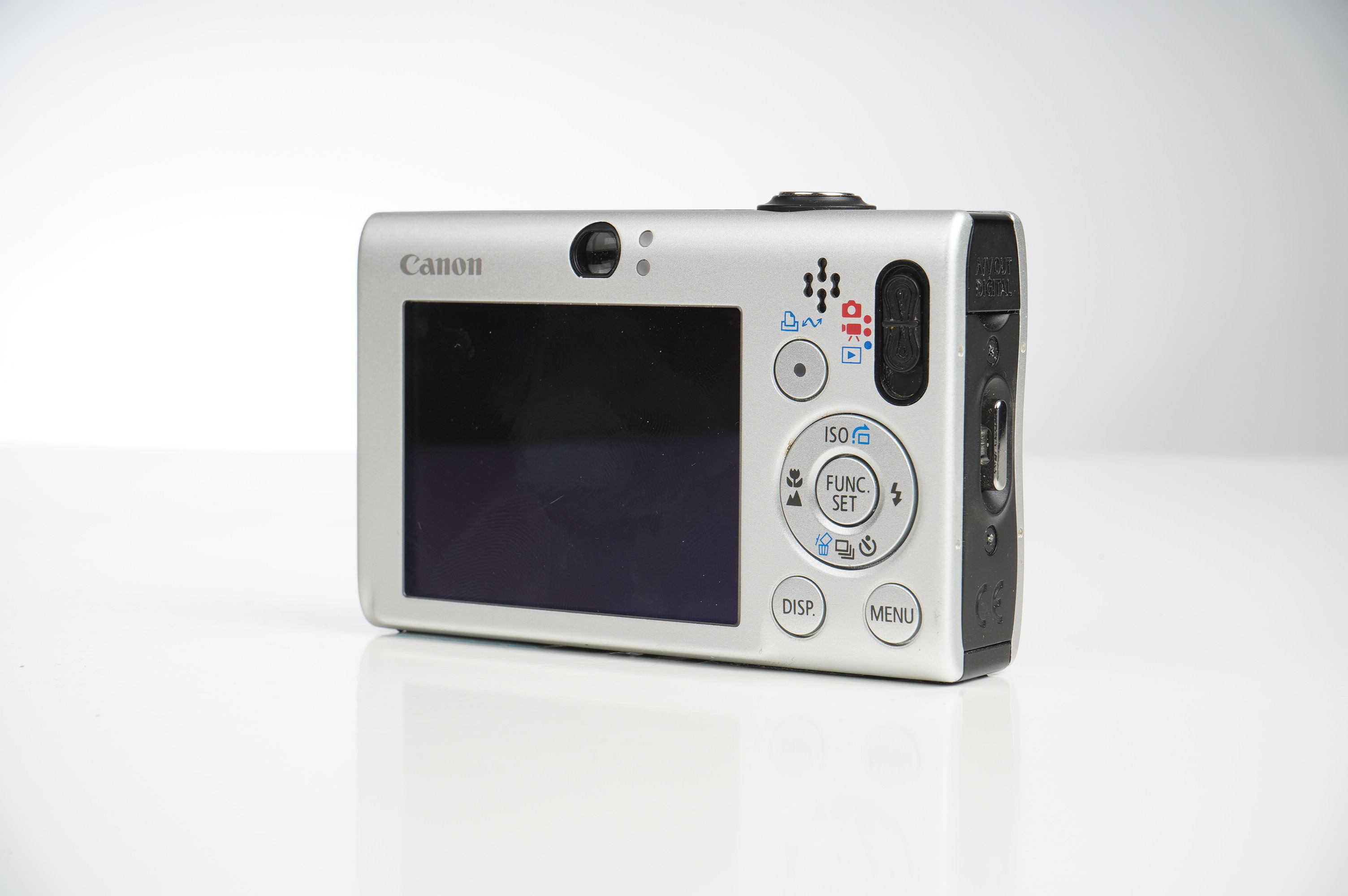 Gebraucht Canon IXUS 80 IS Kompaktkamera  | Gut erhalten - normale Gebrauchsspuren | inkl. Riemen/Tasche/Speicherkarte/Ladegerät
