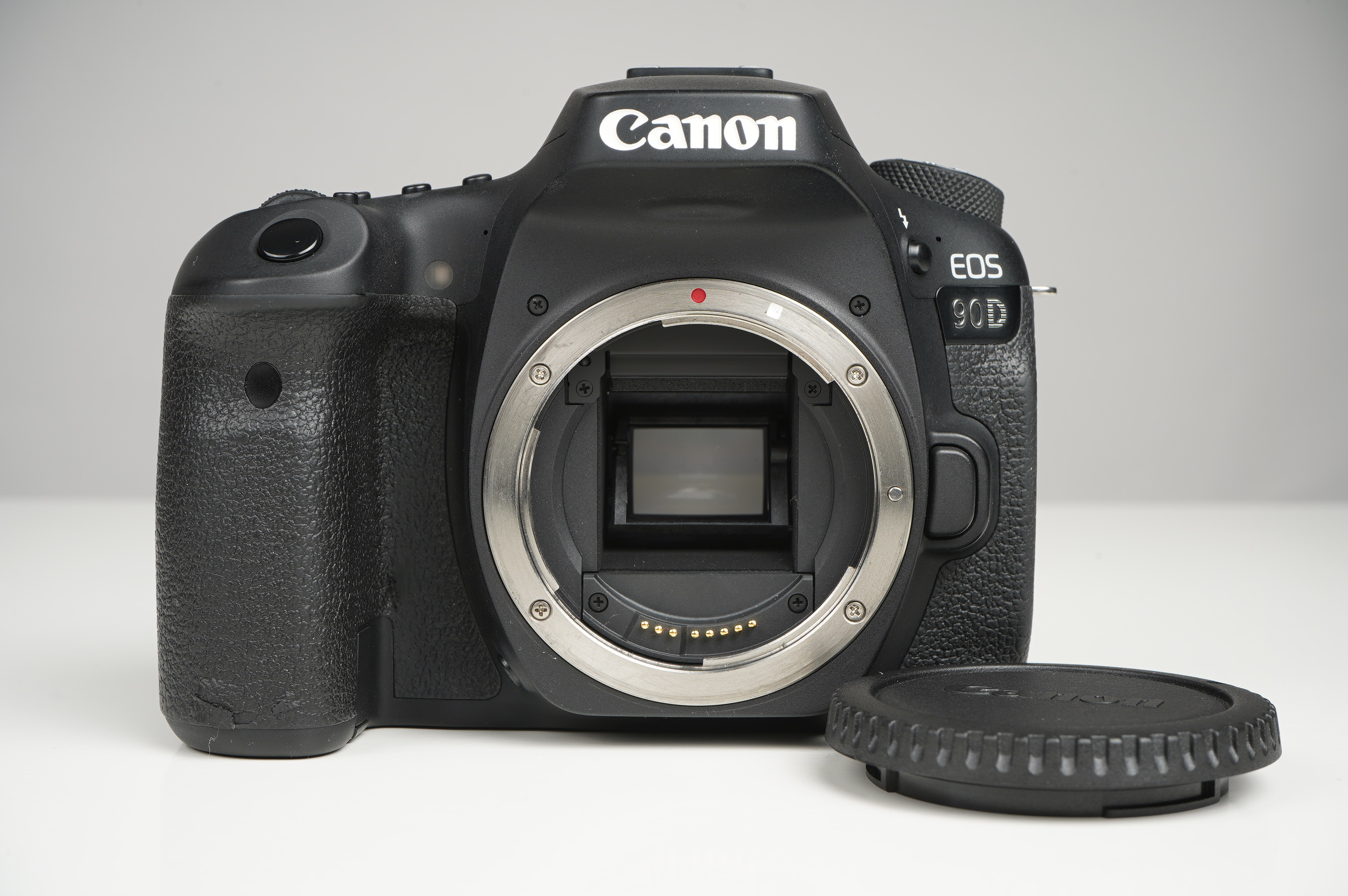 Gebraucht Canon EOS 90D Gehäuse | DSLR-Kamera für EF(-S)-Objektive | inkl 2 Akkus + Ladestation |