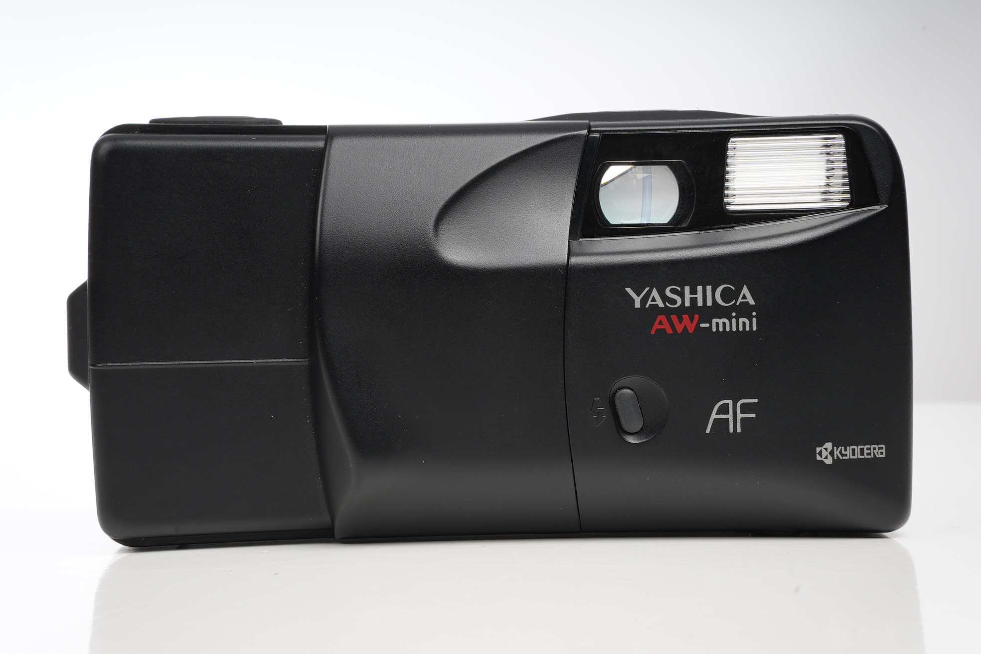 Gebraucht Yashica AW-mini AF analoge Kamera 35mm  | mit 32mm/3,5 Festbrennweite | opt. Sucher & Winkelsucher (von Oben) | Robust durch Schiebedeckel