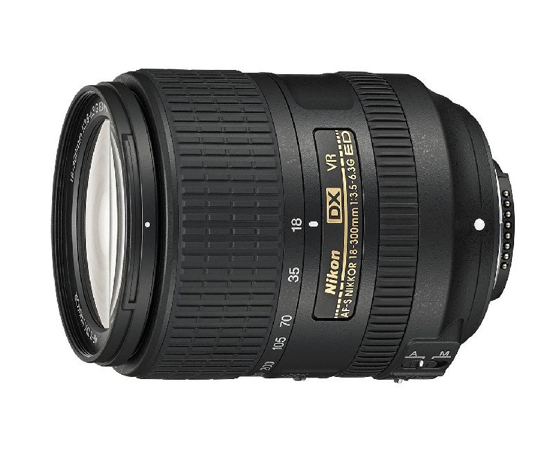Nikon AF-S DX 18-300mm/3,5-6,3G ED VR | Ø67mm | UVP € 709 |