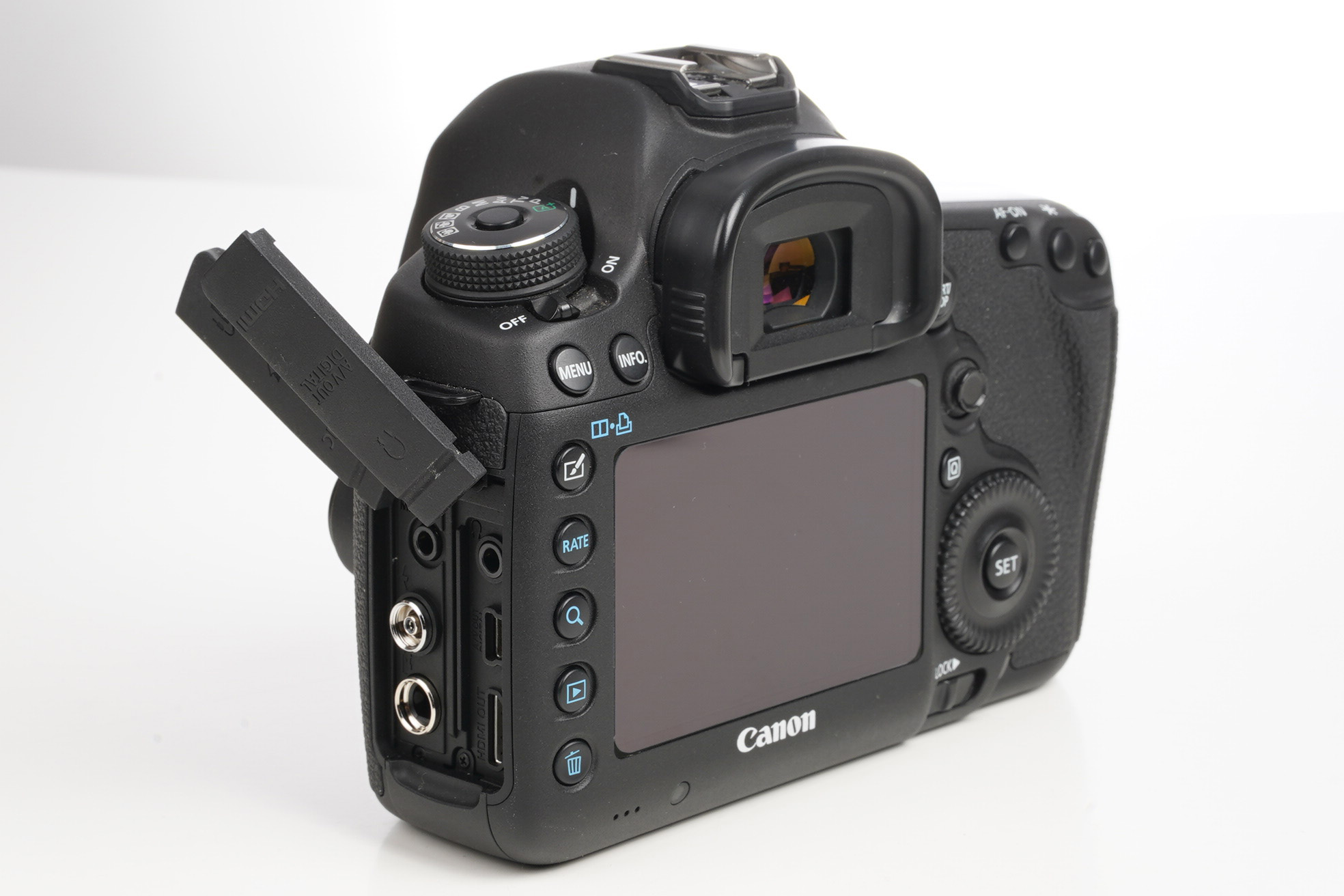 Gebraucht Canon EOS 5D Mark III - mit orig. Zub. | 21.000 Auslösungen | Neuwertiger Zustand, leichte Gebrauchsspuren am Boden 0000740005811