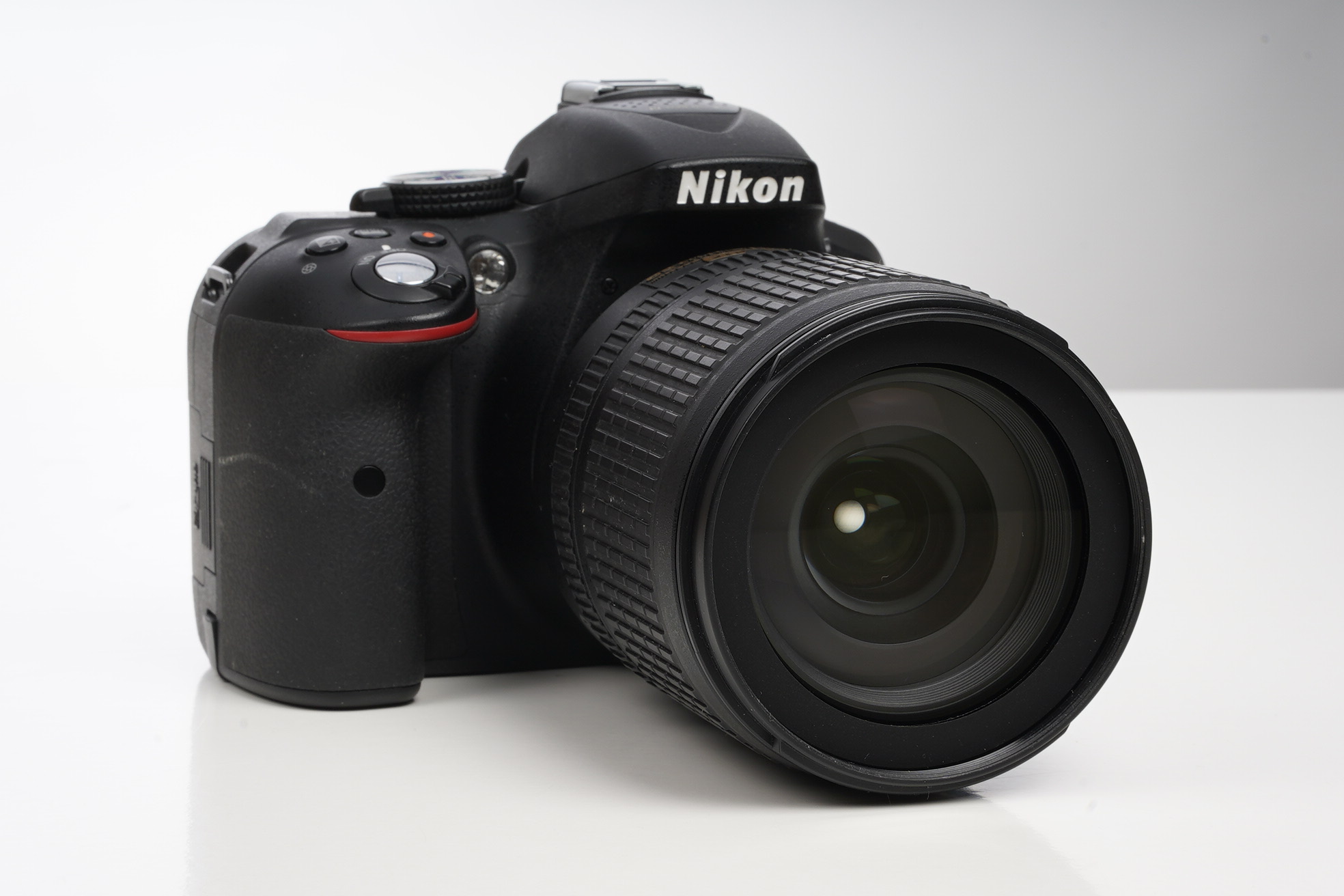 Gebraucht Nikon D5300 + AF-S 18-105mm/3,5-5,6GVR (Shuttercounter ~8115) | mit Karton und Tasche