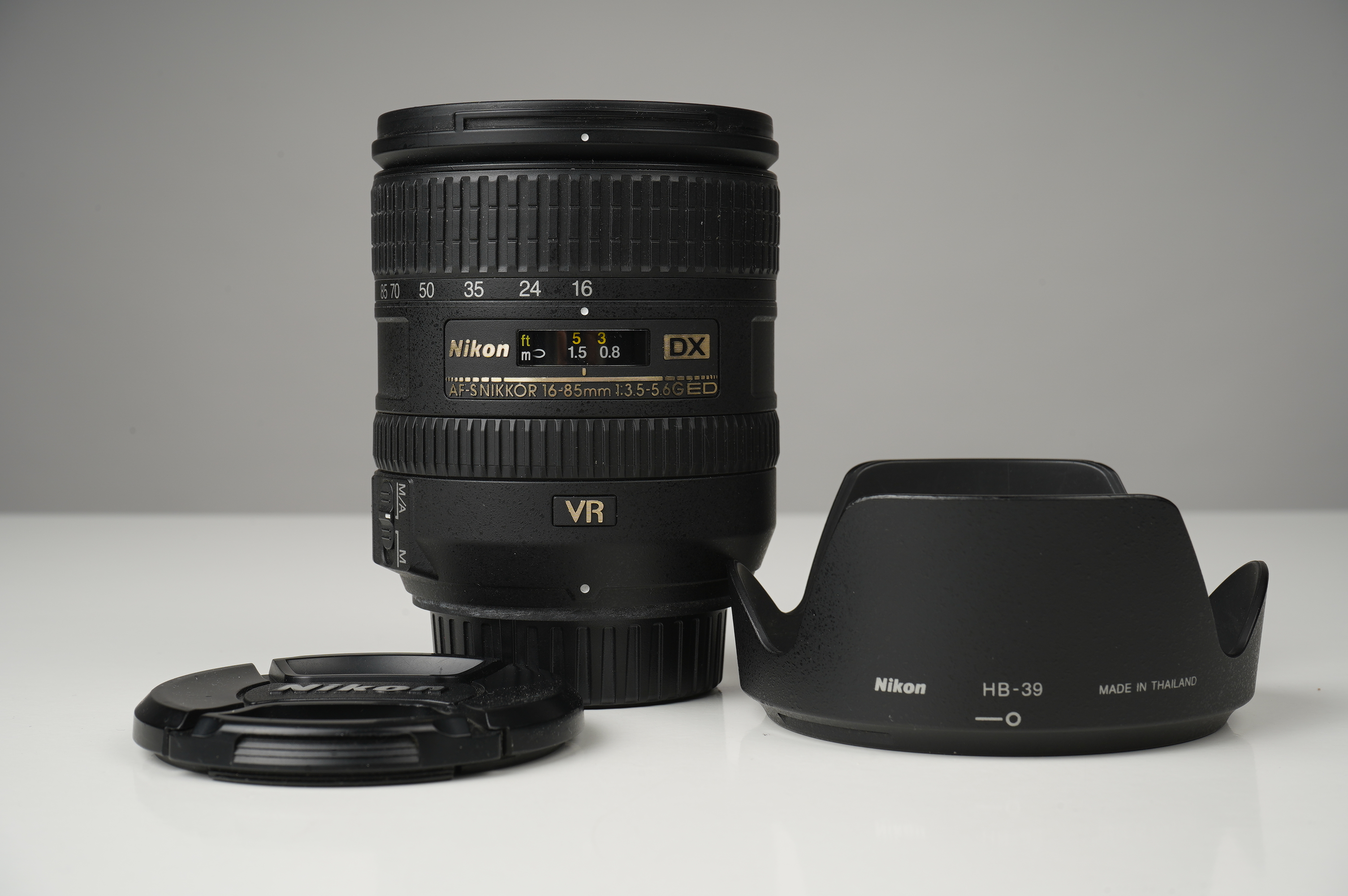 Gebraucht Nikon AF-S 16-85mm/3,5-5,6 G ED DX VR(I) | für Nikon DSLRs mit APS-C-Sensor | Zustand B+ | mit Blende und Deckel |