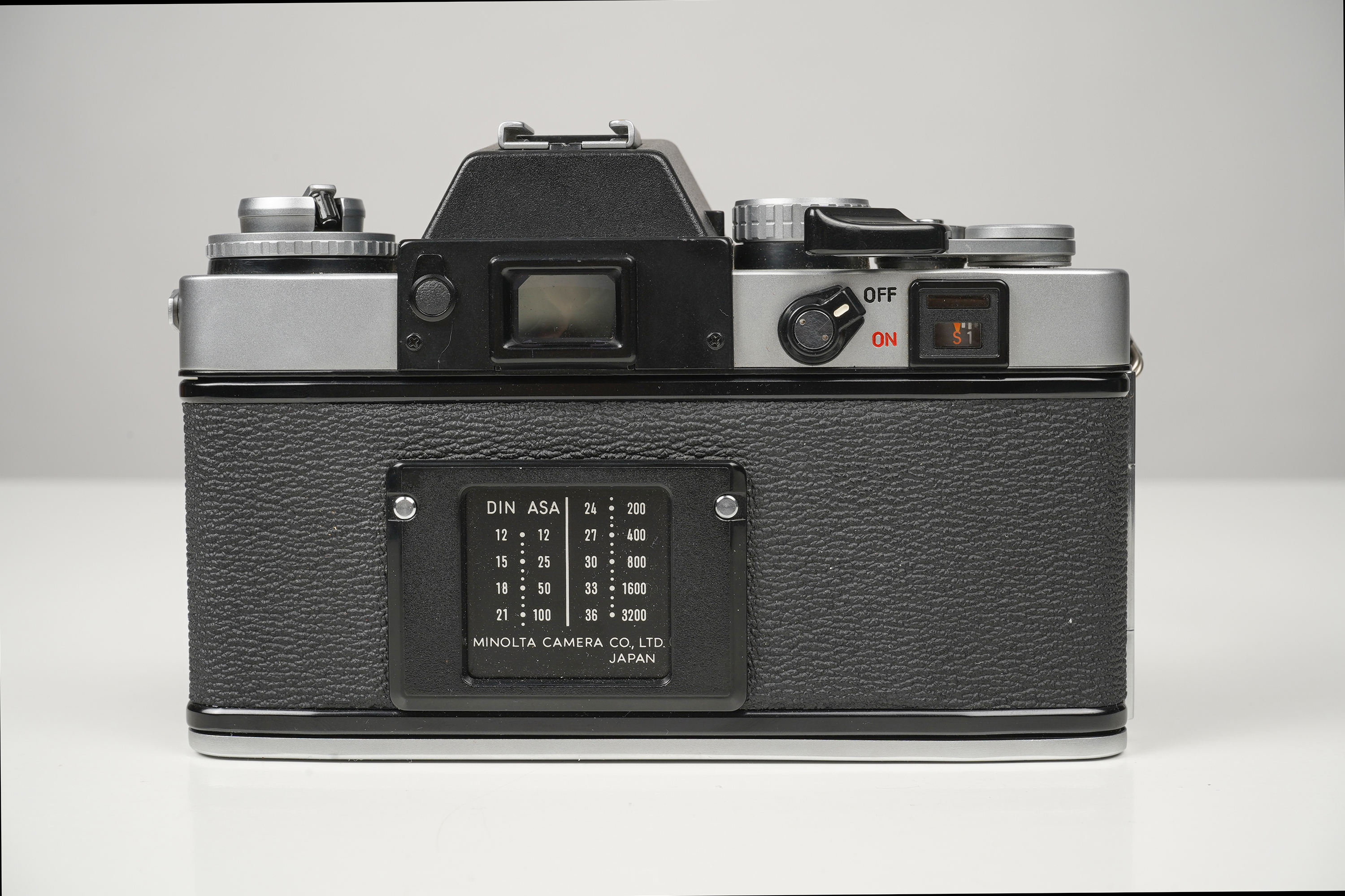 GebrauchtMinolta XE-1 Chrome + 28mm/3,5 MD  | Gut erhalten - normale Gebrauchsspuren | inkl. Riemen |