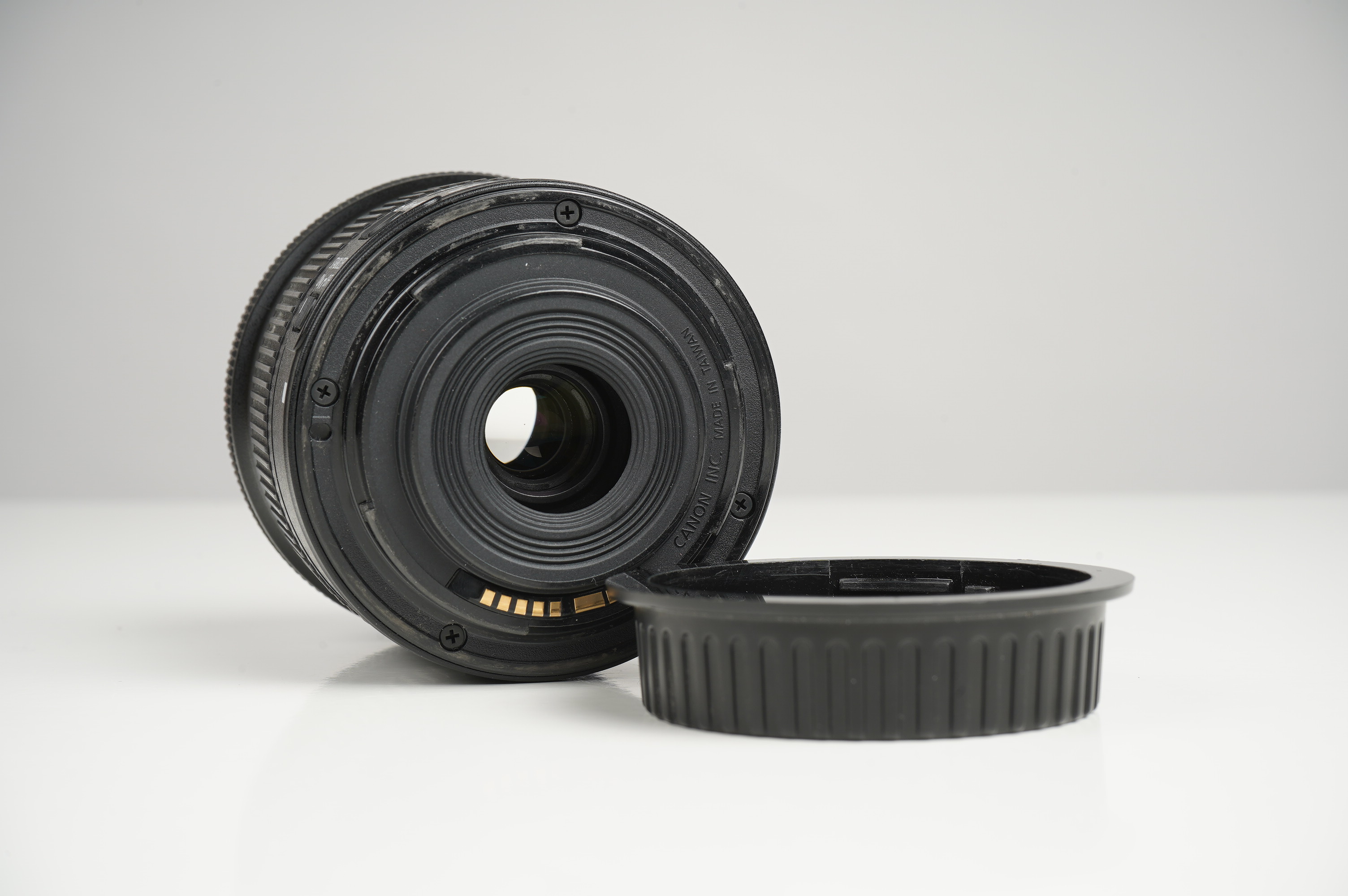 Gebraucht Canon EF-S 10-18mm/4,5-5,6 IS STM  | Ø67mm | Sehr gut erhalten - leichte Gebrauchsspuren | inkl. Gegenlichtblende/Front- und Rückdeckel |