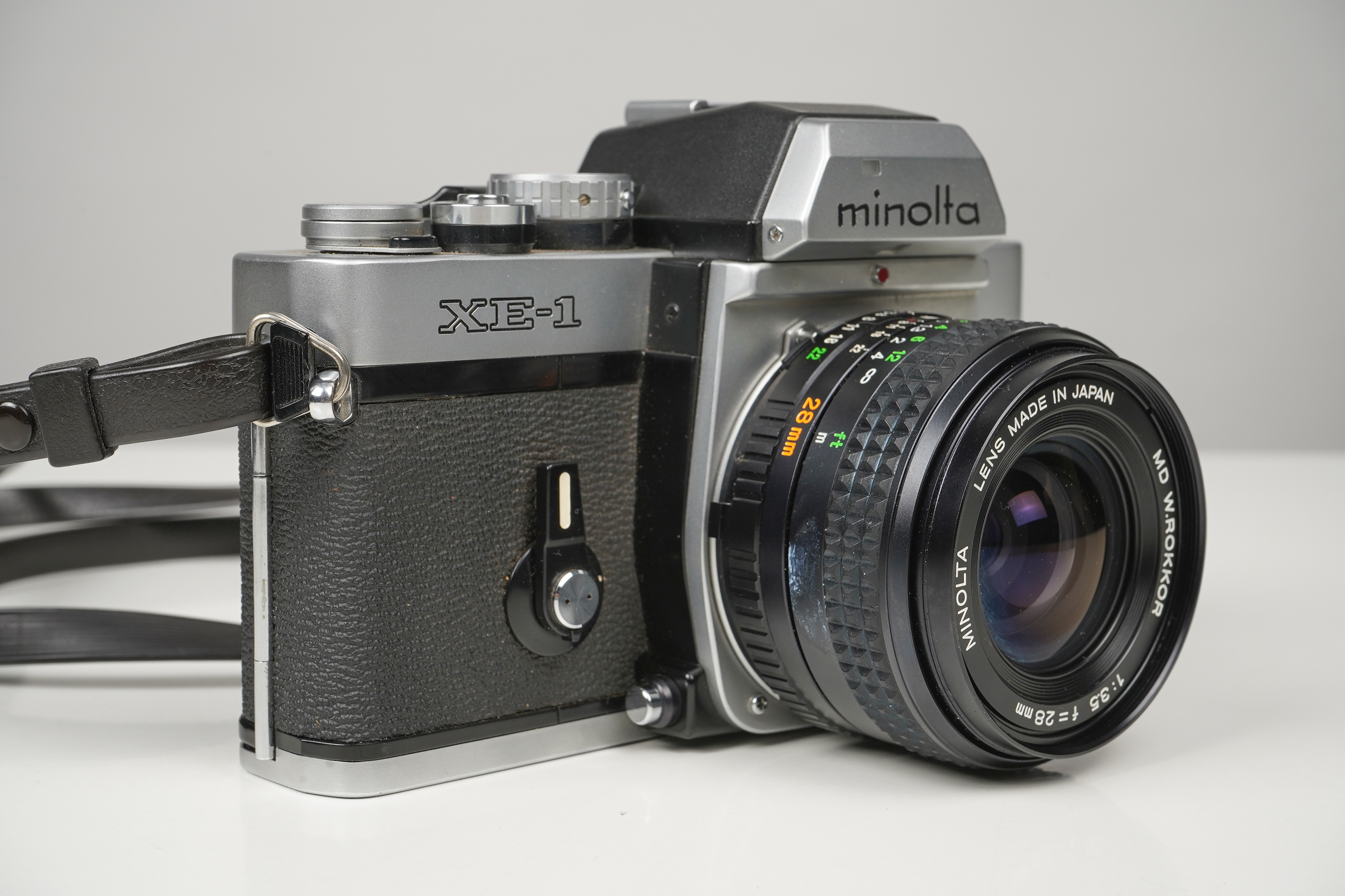 GebrauchtMinolta XE-1 Chrome + 28mm/3,5 MD  | Gut erhalten - normale Gebrauchsspuren | inkl. Riemen |