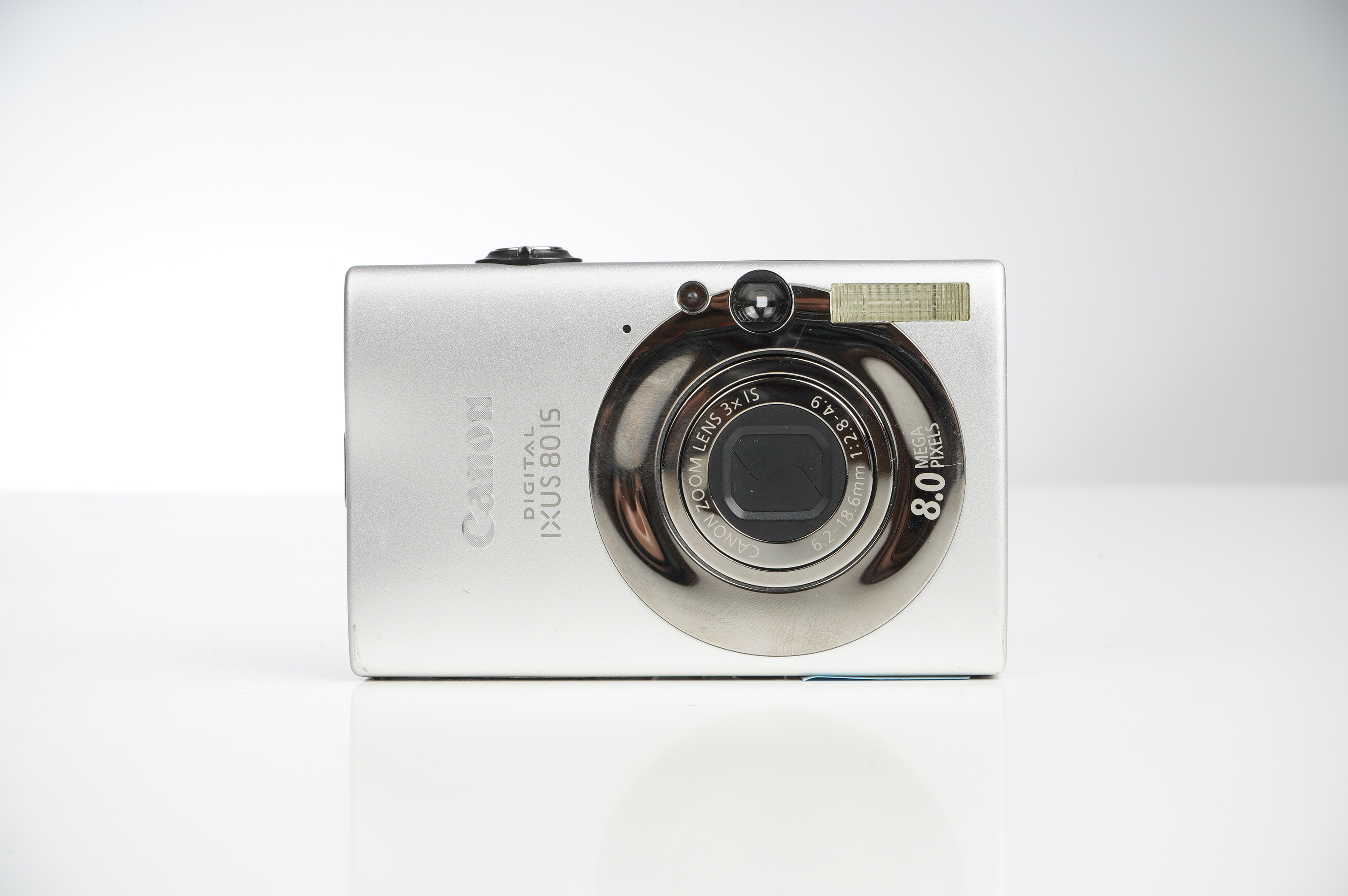 Gebraucht Canon IXUS 80 IS Kompaktkamera  | Gut erhalten - normale Gebrauchsspuren | inkl. Riemen/Tasche/Speicherkarte/Ladegerät