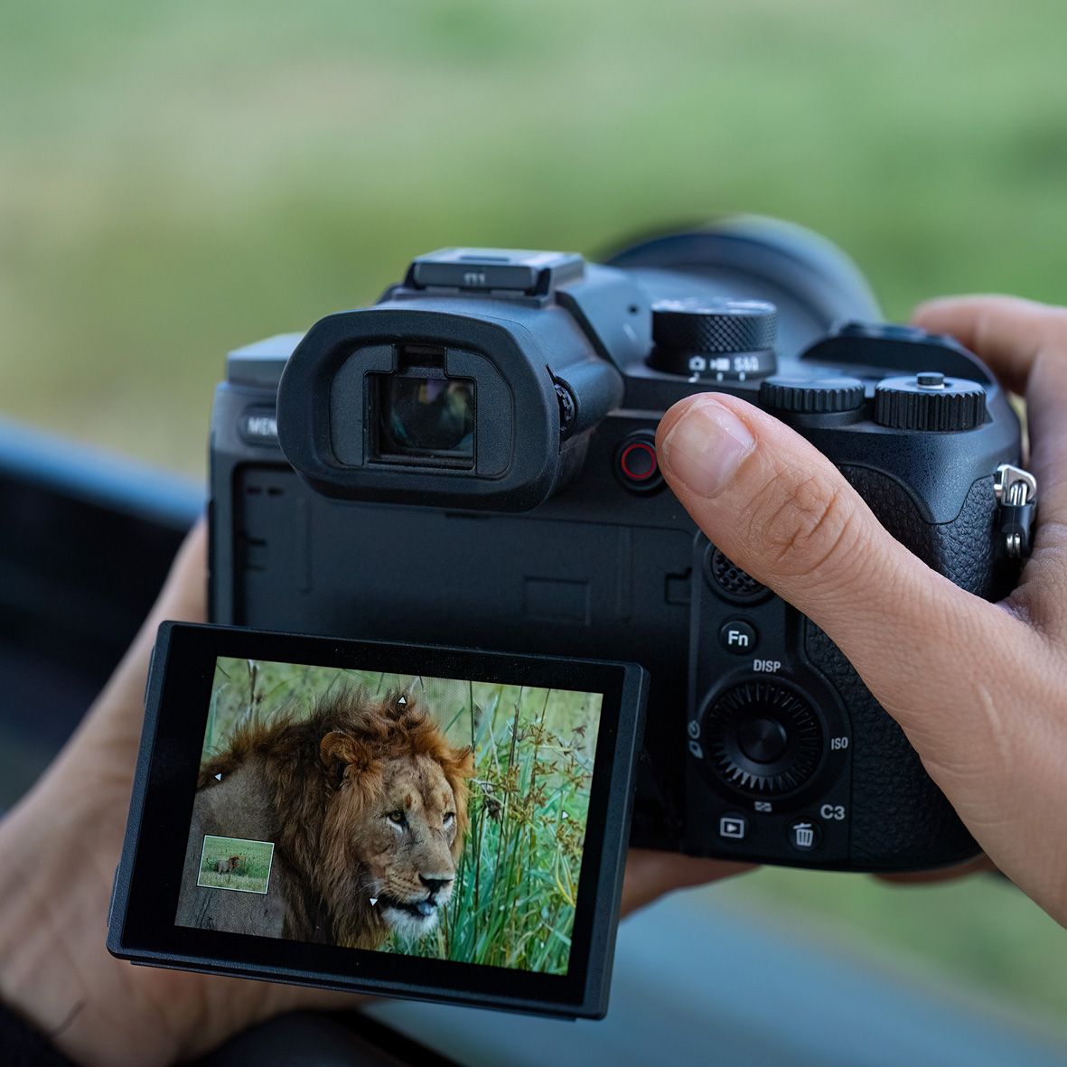 Sony DSC-RX10V | 24-600mm/F2,4-4,0 | DSCRX10M5B | 1" CMOS-Sensor mit 20,1 MP | 30 BpS Serienbild | 4K 120p