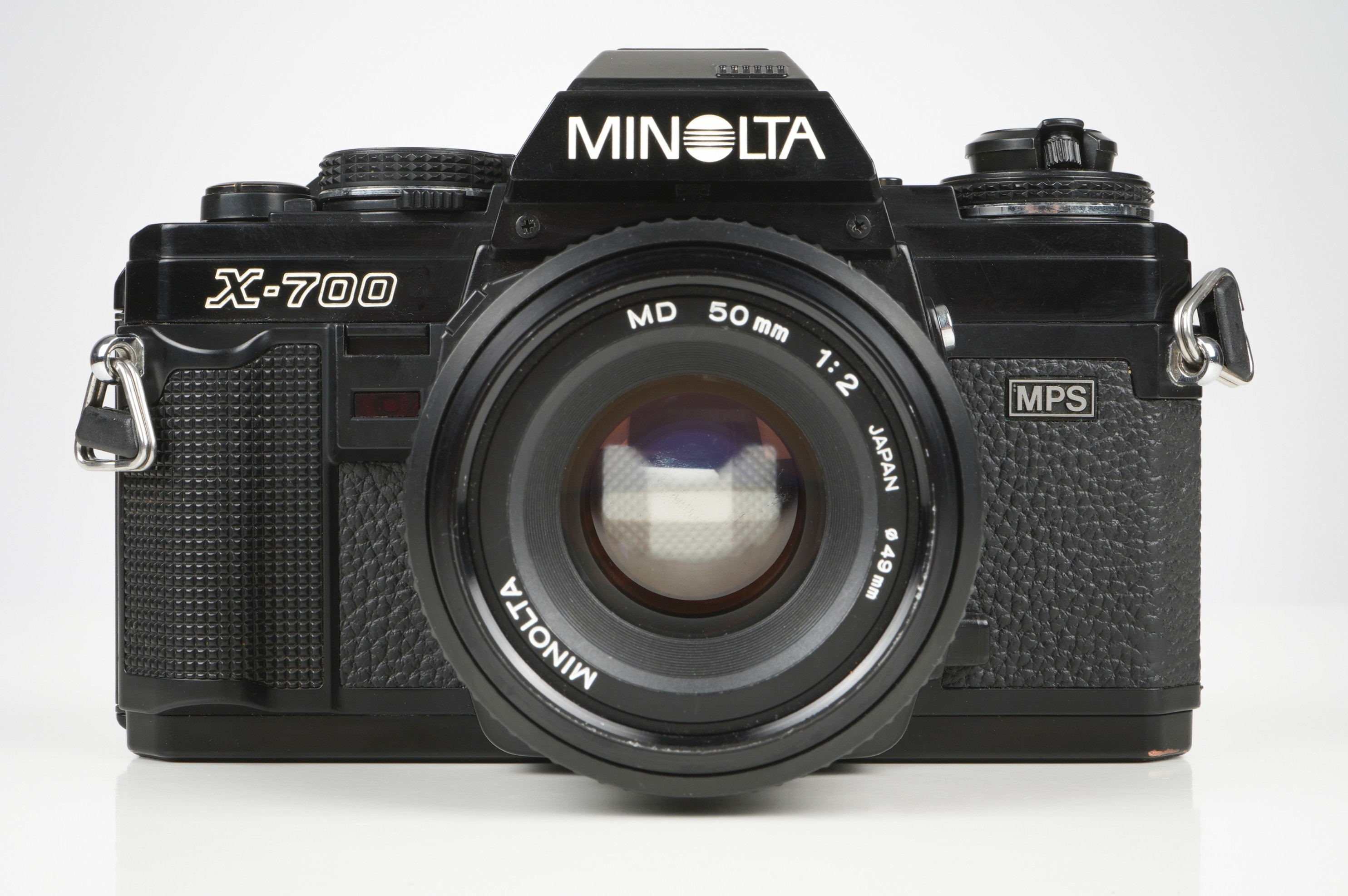 Gebraucht - Minolta X-700 schwarz + MD 50mm/2,0  | normale Gebrauchsspuren - voll funktionsfähig | inkl. Kameragurt/Kameradeckel/Gehäusedeckel/Objektivdeckel |