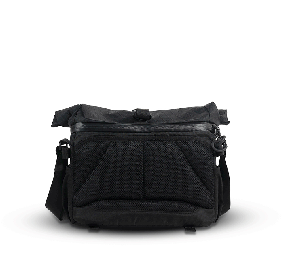 Compagnon Element sling 6L Volcano Black | Kamera-Sling & Schultertasche | 11" Tabletfach | 6L + 5L-Rolltop
