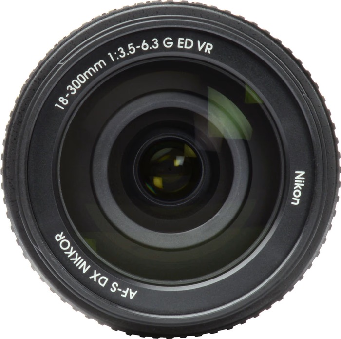 Nikon AF-S DX 18-300mm/3,5-6,3G ED VR | Ø67mm | UVP € 709 |